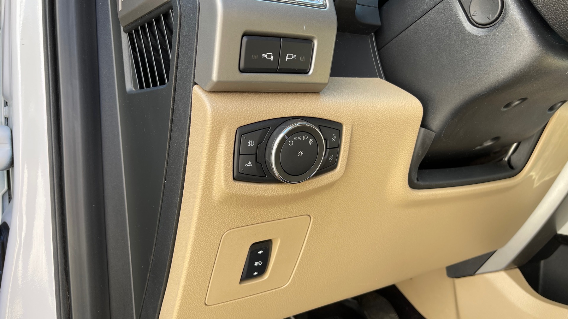 Used 2016 Ford F-150 LARIAT 4X4 / 3.5L V6 / 6-SPD AUTO / BLIS / SONY / NAV / REARVIEW for sale Sold at Formula Imports in Charlotte NC 28227 30