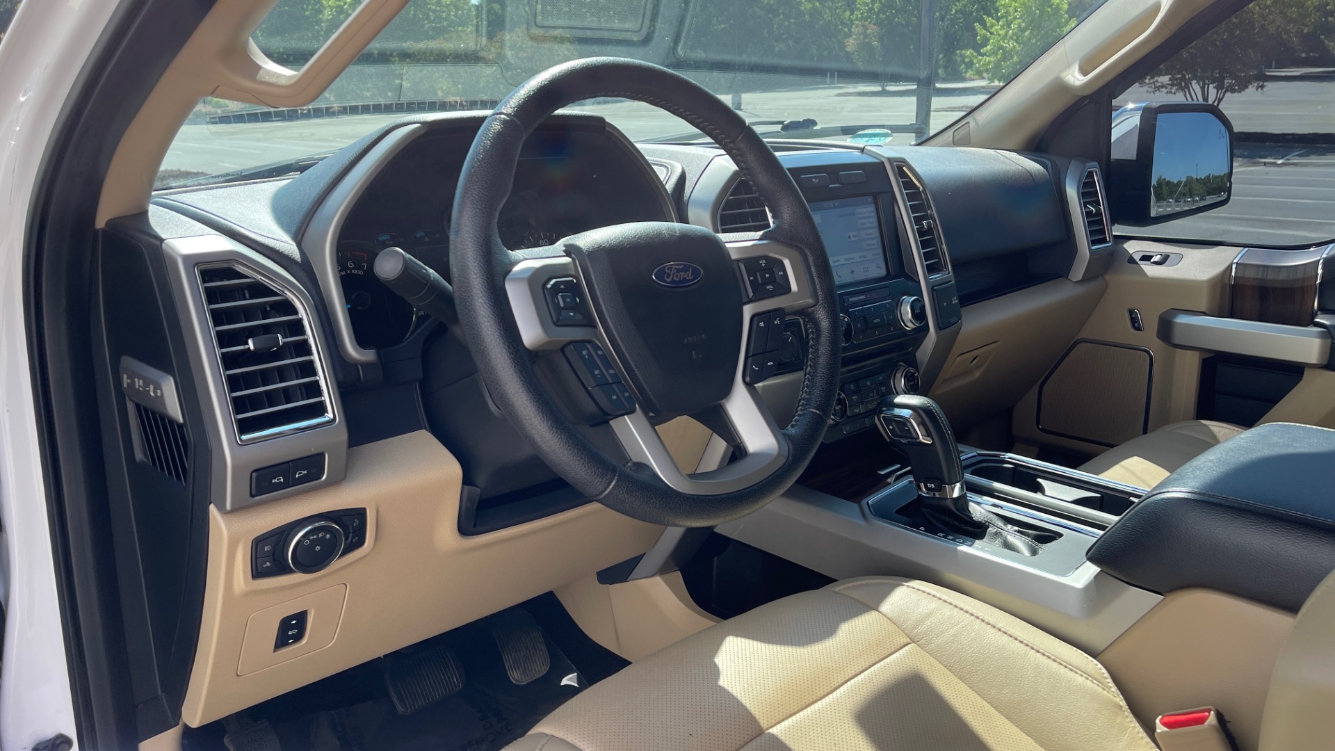 Used 2016 Ford F-150 LARIAT 4X4 / 3.5L V6 / 6-SPD AUTO / BLIS / SONY / NAV / REARVIEW for sale Sold at Formula Imports in Charlotte NC 28227 34