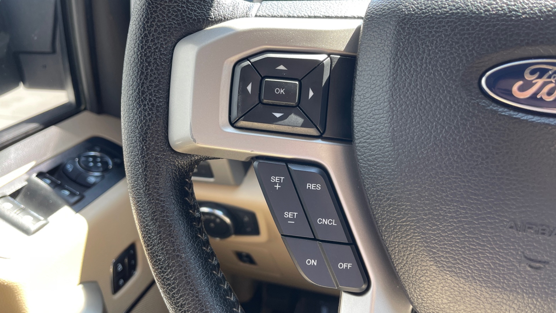 Used 2016 Ford F-150 LARIAT 4X4 / 3.5L V6 / 6-SPD AUTO / BLIS / SONY / NAV / REARVIEW for sale Sold at Formula Imports in Charlotte NC 28227 36