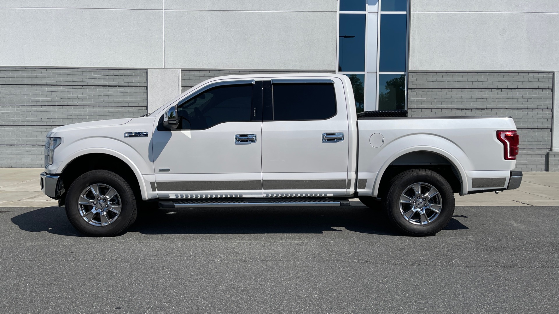 Used 2016 Ford F-150 LARIAT 4X4 / 3.5L V6 / 6-SPD AUTO / BLIS / SONY / NAV / REARVIEW for sale Sold at Formula Imports in Charlotte NC 28227 4