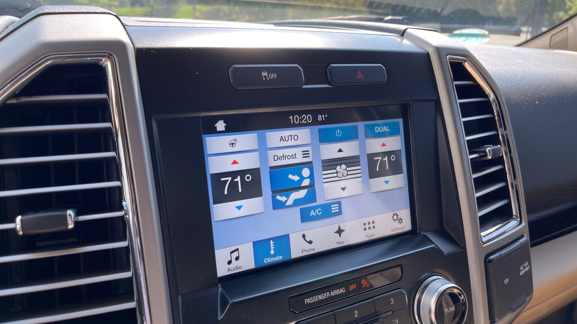 Used 2016 Ford F-150 LARIAT 4X4 / 3.5L V6 / 6-SPD AUTO / BLIS / SONY / NAV / REARVIEW for sale Sold at Formula Imports in Charlotte NC 28227 41