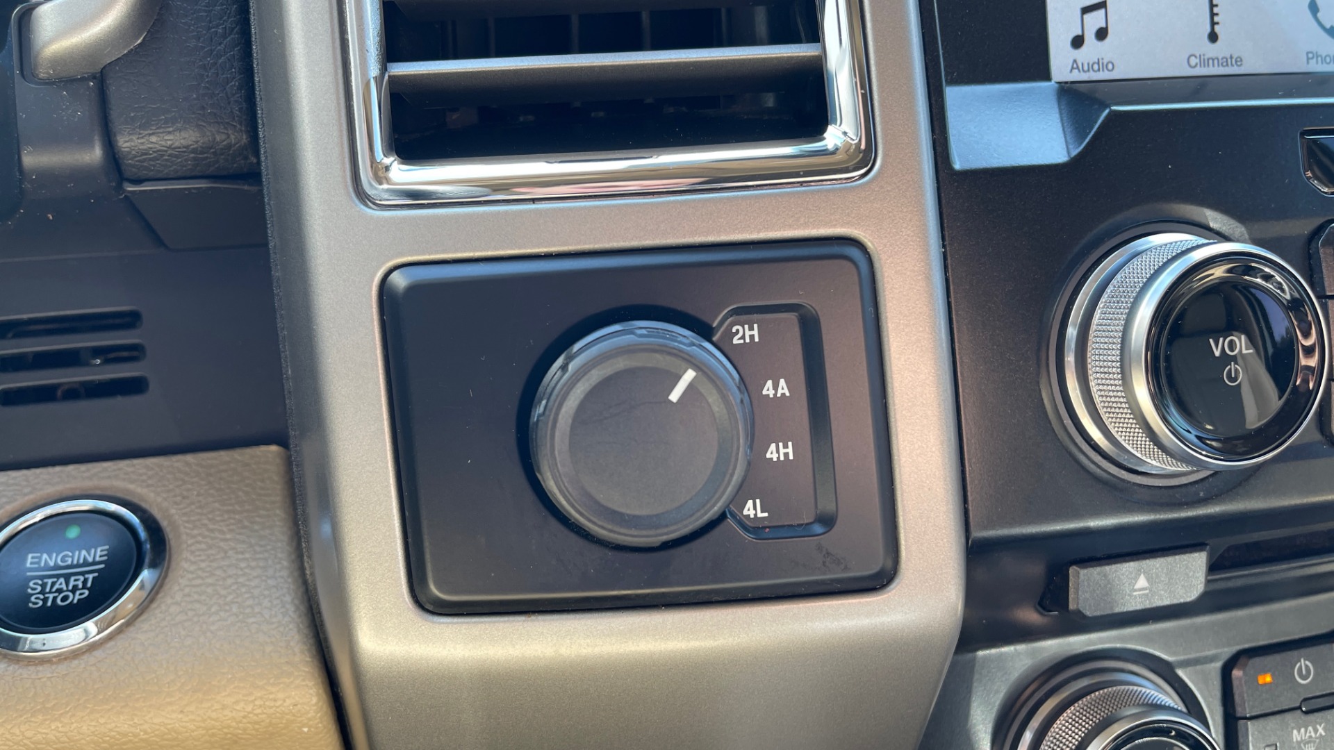 Used 2016 Ford F-150 LARIAT 4X4 / 3.5L V6 / 6-SPD AUTO / BLIS / SONY / NAV / REARVIEW for sale Sold at Formula Imports in Charlotte NC 28227 47