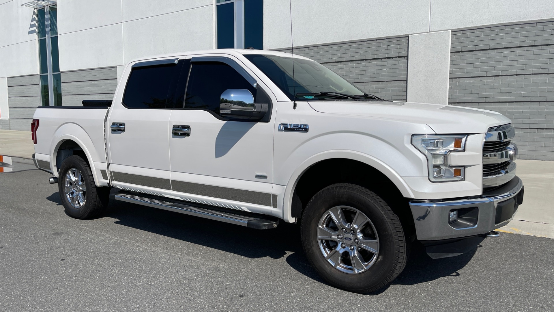 Used 2016 Ford F-150 LARIAT 4X4 / 3.5L V6 / 6-SPD AUTO / BLIS / SONY / NAV / REARVIEW for sale Sold at Formula Imports in Charlotte NC 28227 6
