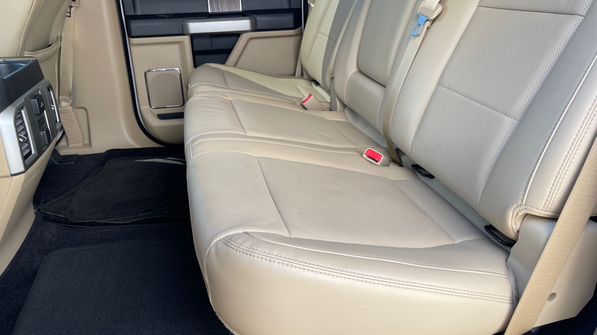 Used 2016 Ford F-150 LARIAT 4X4 / 3.5L V6 / 6-SPD AUTO / BLIS / SONY / NAV / REARVIEW for sale Sold at Formula Imports in Charlotte NC 28227 63