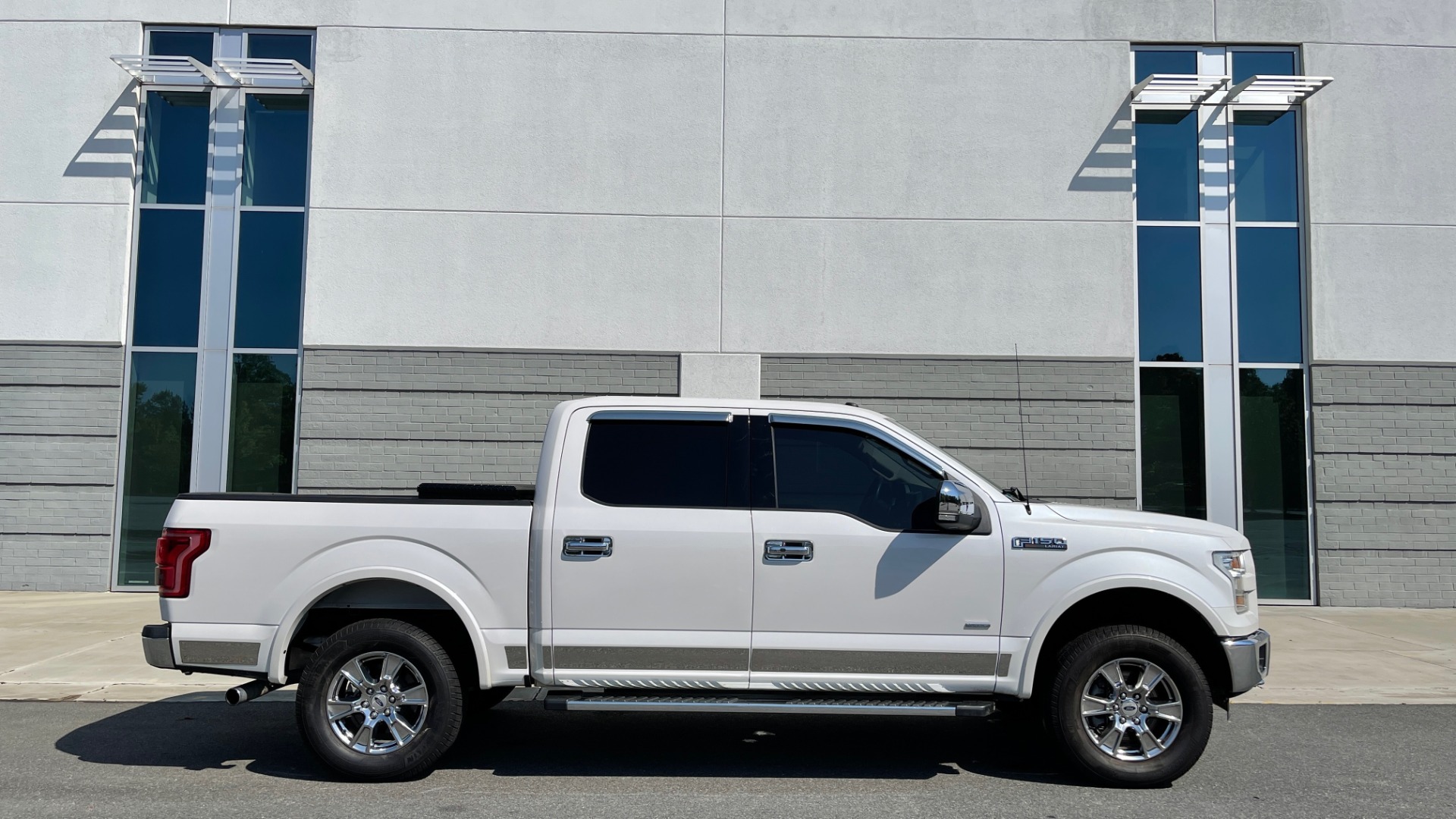 Used 2016 Ford F-150 LARIAT 4X4 / 3.5L V6 / 6-SPD AUTO / BLIS / SONY / NAV / REARVIEW for sale Sold at Formula Imports in Charlotte NC 28227 8