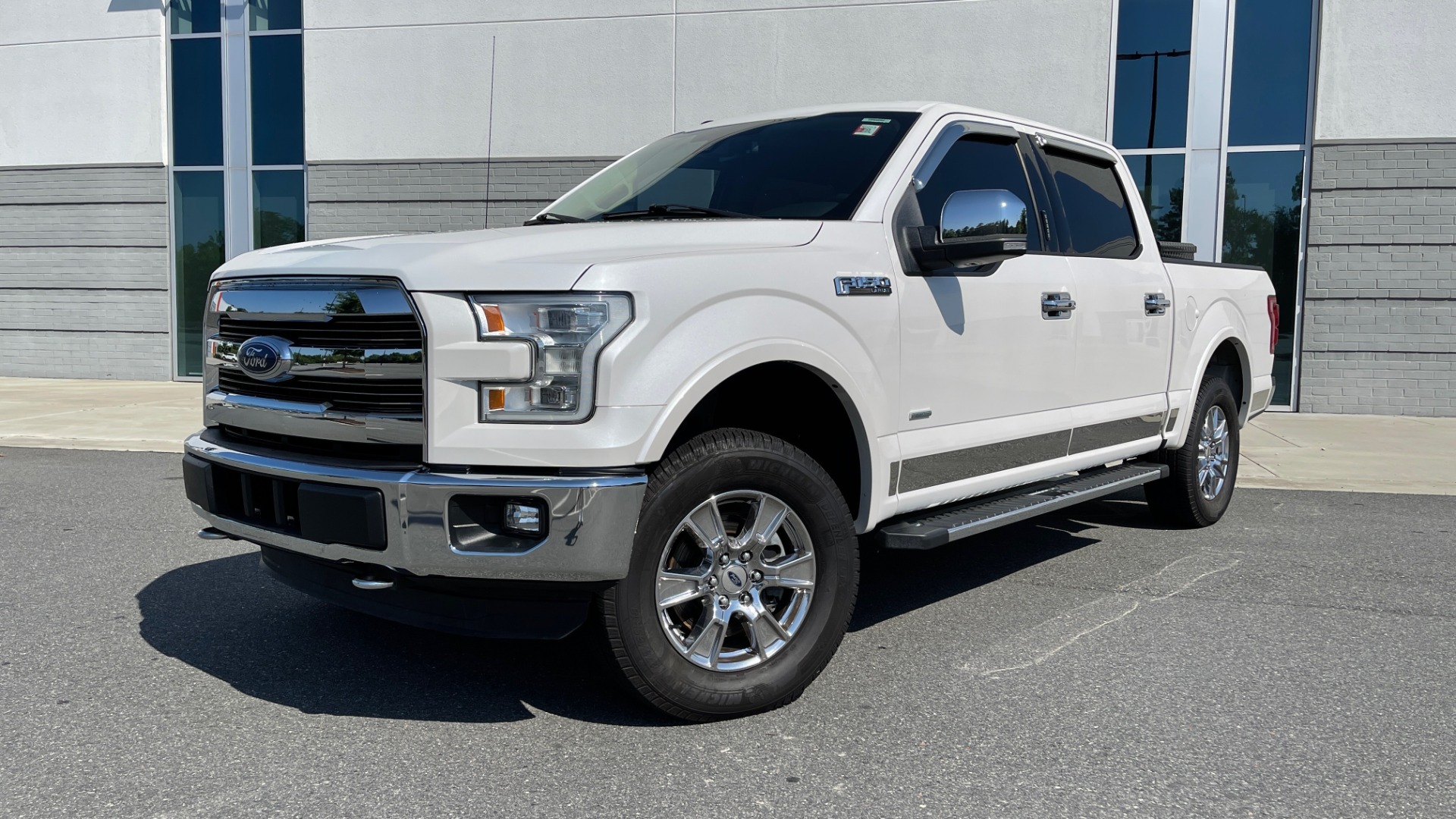 Used 2016 Ford F-150 LARIAT 4X4 / 3.5L V6 / 6-SPD AUTO / BLIS / SONY / NAV / REARVIEW for sale Sold at Formula Imports in Charlotte NC 28227 1
