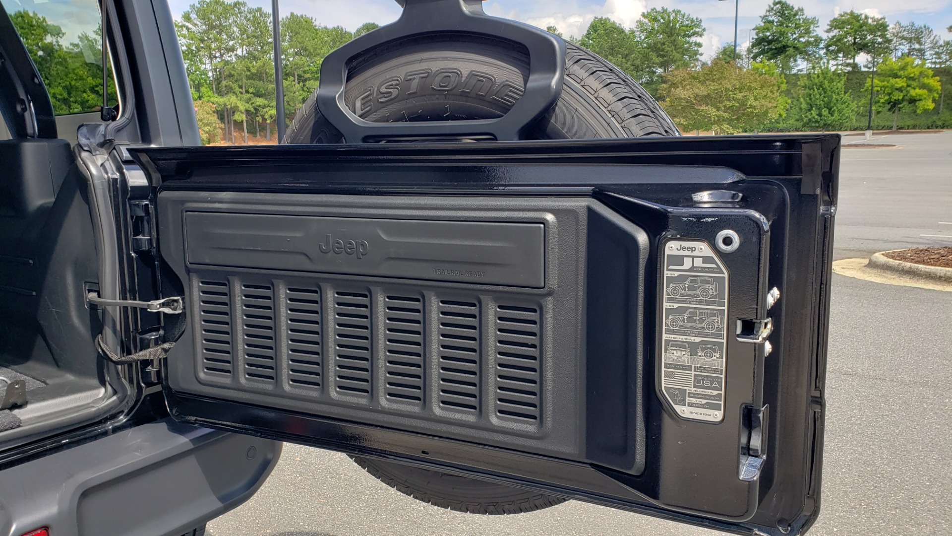 Used 2018 Jeep WRANGLER UNLIMITED SAHARA / 3.6L V6 / 6-SPD MAN / ALPINE / NAV / HTD STS / REARVIEW for sale Sold at Formula Imports in Charlotte NC 28227 22