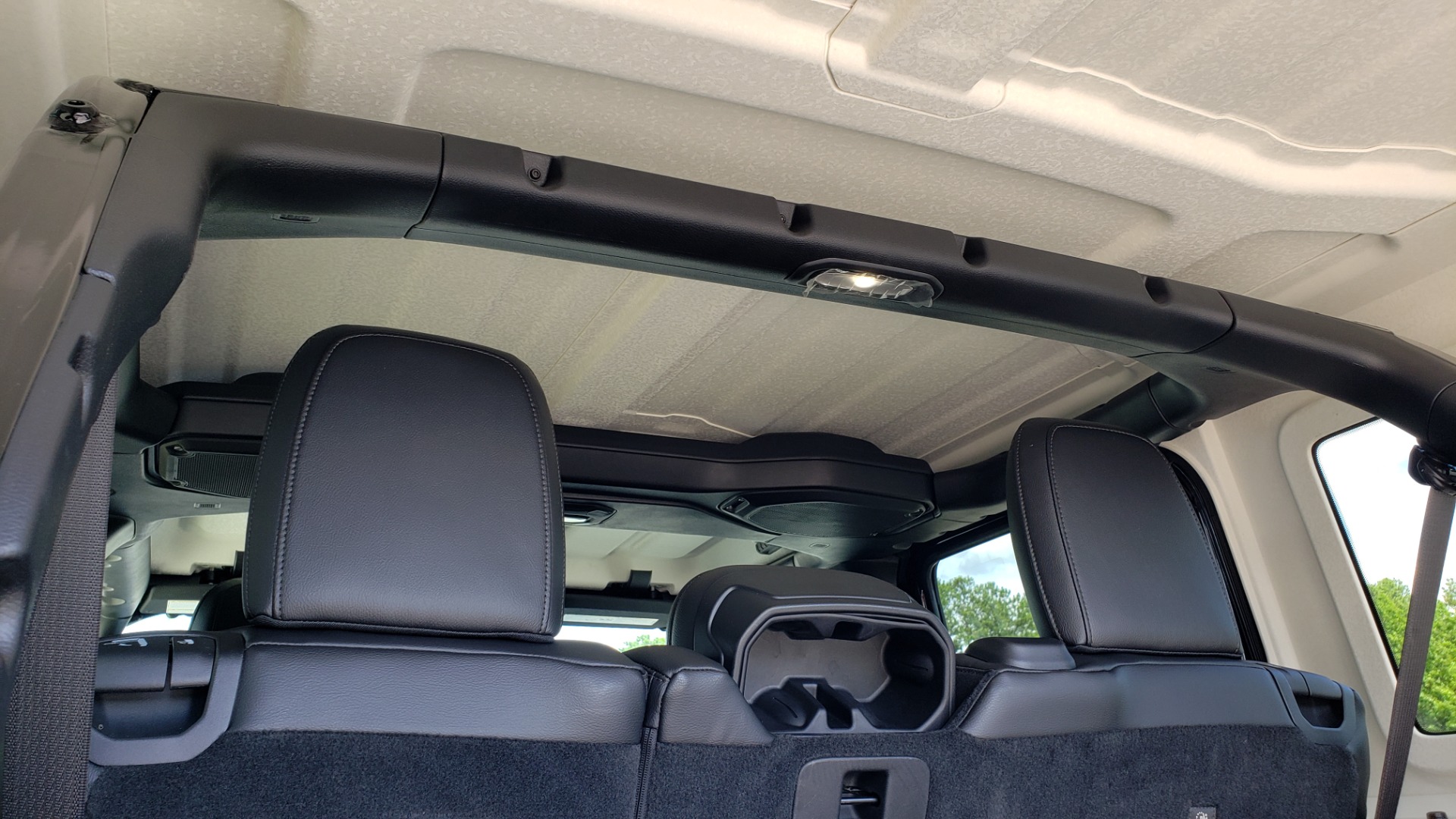 Used 2018 Jeep WRANGLER UNLIMITED SAHARA / 3.6L V6 / 6-SPD MAN / ALPINE / NAV / HTD STS / REARVIEW for sale Sold at Formula Imports in Charlotte NC 28227 31