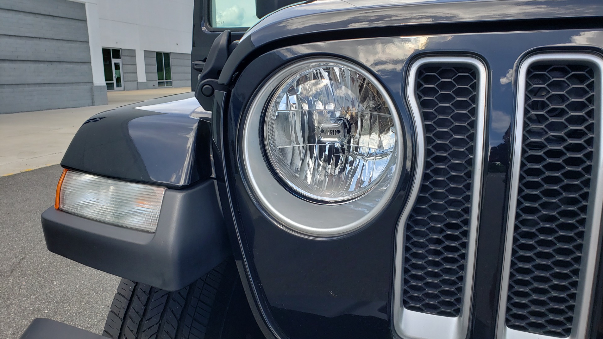 Used 2018 Jeep WRANGLER UNLIMITED SAHARA / 3.6L V6 / 6-SPD MAN / ALPINE / NAV / HTD STS / REARVIEW for sale Sold at Formula Imports in Charlotte NC 28227 33