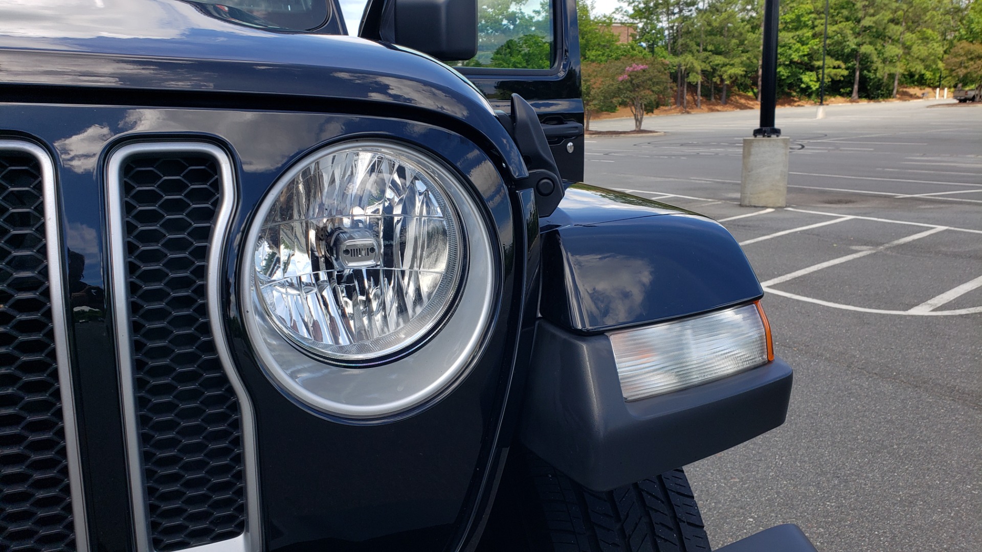 Used 2018 Jeep WRANGLER UNLIMITED SAHARA / 3.6L V6 / 6-SPD MAN / ALPINE / NAV / HTD STS / REARVIEW for sale Sold at Formula Imports in Charlotte NC 28227 34