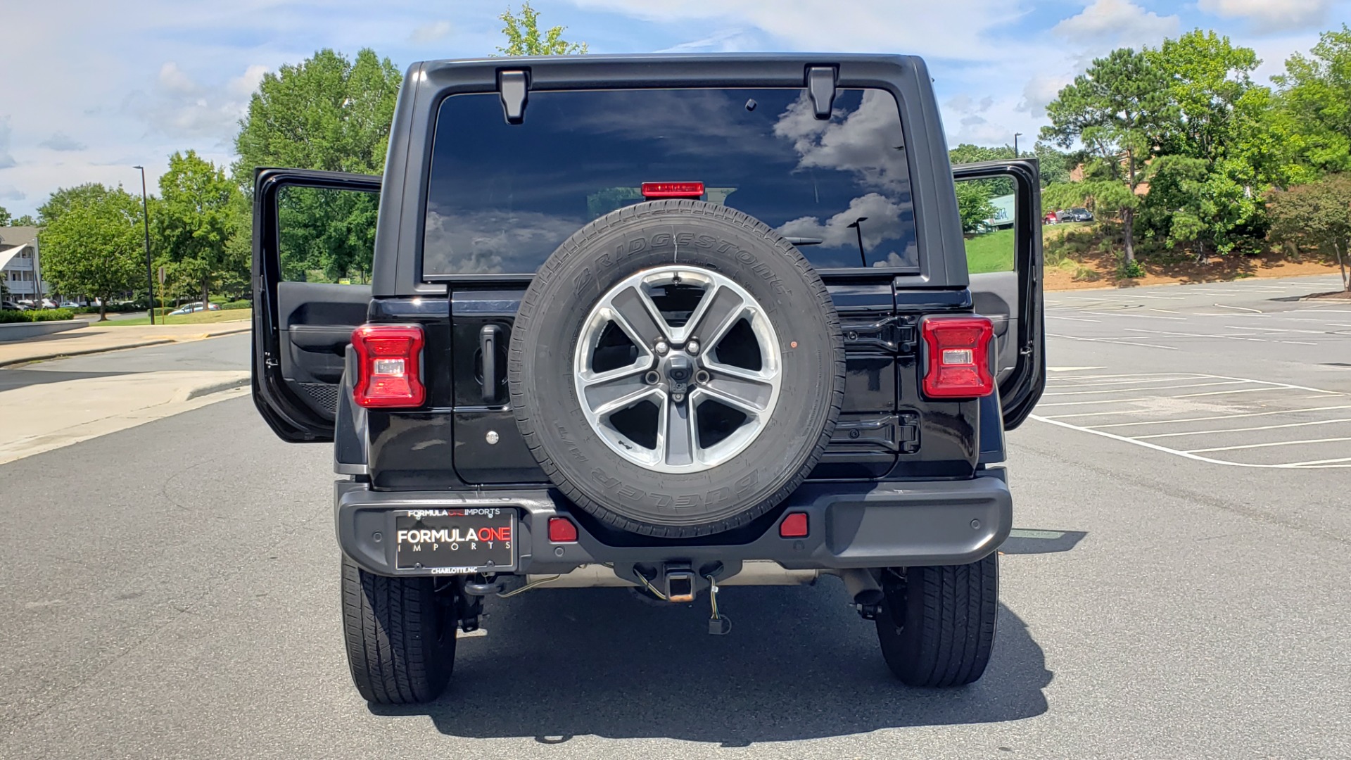 Used 2018 Jeep WRANGLER UNLIMITED SAHARA / 3.6L V6 / 6-SPD MAN / ALPINE / NAV / HTD STS / REARVIEW for sale Sold at Formula Imports in Charlotte NC 28227 41