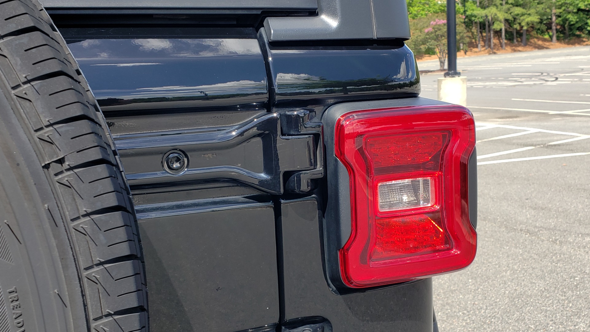 Used 2018 Jeep WRANGLER UNLIMITED SAHARA / 3.6L V6 / 6-SPD MAN / ALPINE / NAV / HTD STS / REARVIEW for sale Sold at Formula Imports in Charlotte NC 28227 44