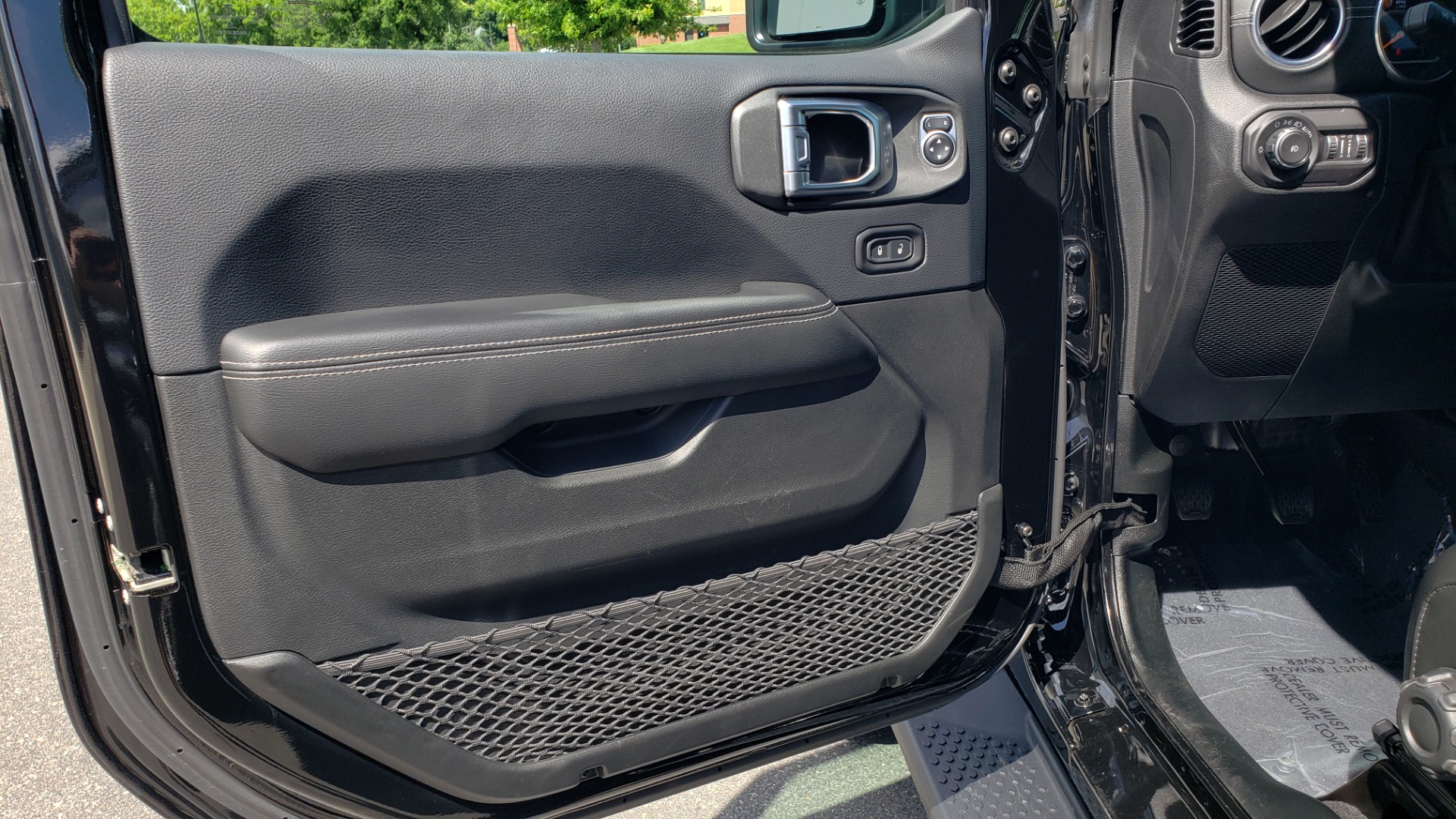 Used 2018 Jeep WRANGLER UNLIMITED SAHARA / 3.6L V6 / 6-SPD MAN / ALPINE / NAV / HTD STS / REARVIEW for sale Sold at Formula Imports in Charlotte NC 28227 48