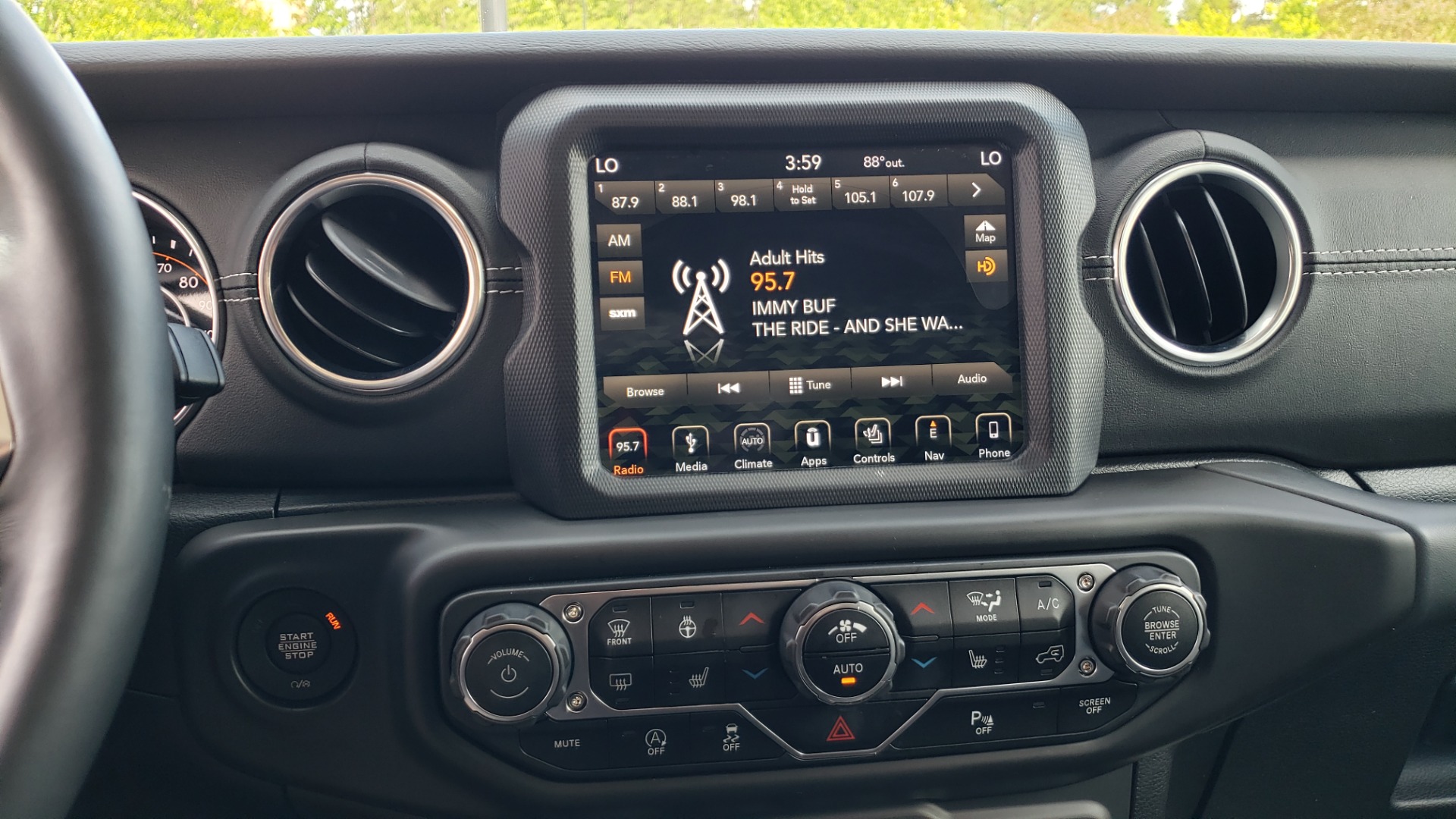 Used 2018 Jeep WRANGLER UNLIMITED SAHARA / 3.6L V6 / 6-SPD MAN / ALPINE / NAV / HTD STS / REARVIEW for sale Sold at Formula Imports in Charlotte NC 28227 62