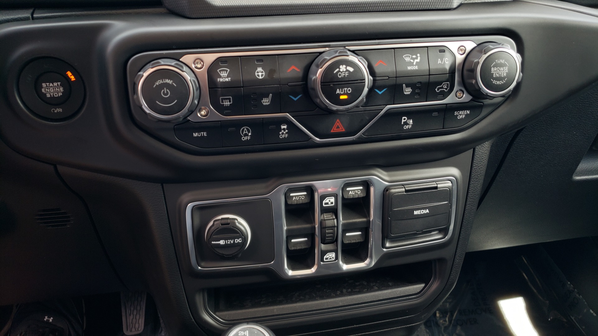Used 2018 Jeep WRANGLER UNLIMITED SAHARA / 3.6L V6 / 6-SPD MAN / ALPINE / NAV / HTD STS / REARVIEW for sale Sold at Formula Imports in Charlotte NC 28227 65
