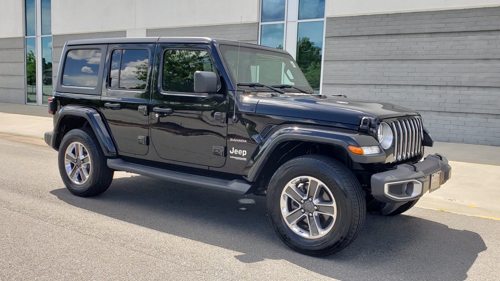 Used 2018 Jeep WRANGLER UNLIMITED SAHARA / 3.6L V6 / 6-SPD MAN / ALPINE / NAV / HTD STS / REARVIEW for sale Sold at Formula Imports in Charlotte NC 28227 7