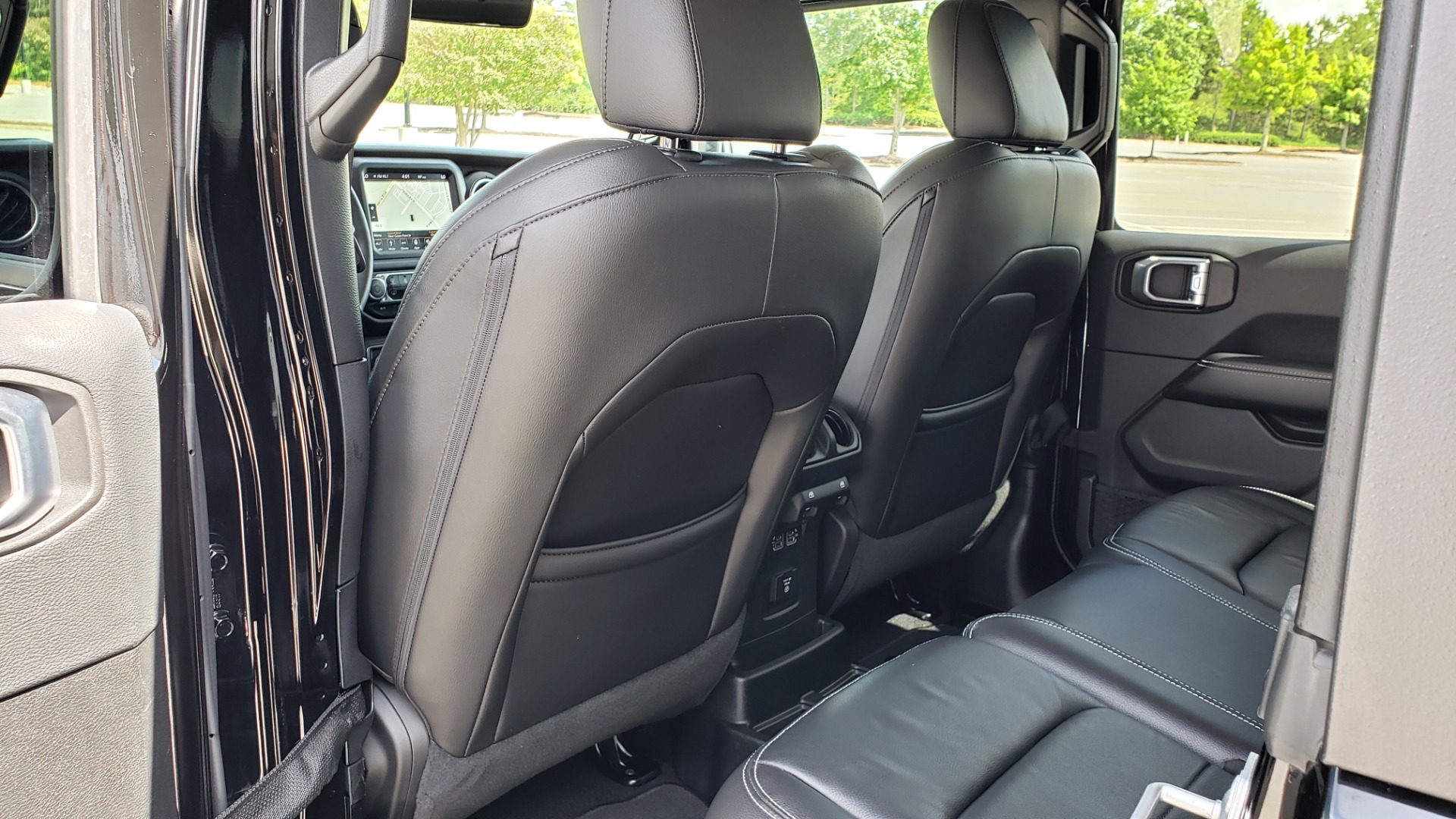 Used 2018 Jeep WRANGLER UNLIMITED SAHARA / 3.6L V6 / 6-SPD MAN / ALPINE / NAV / HTD STS / REARVIEW for sale Sold at Formula Imports in Charlotte NC 28227 77