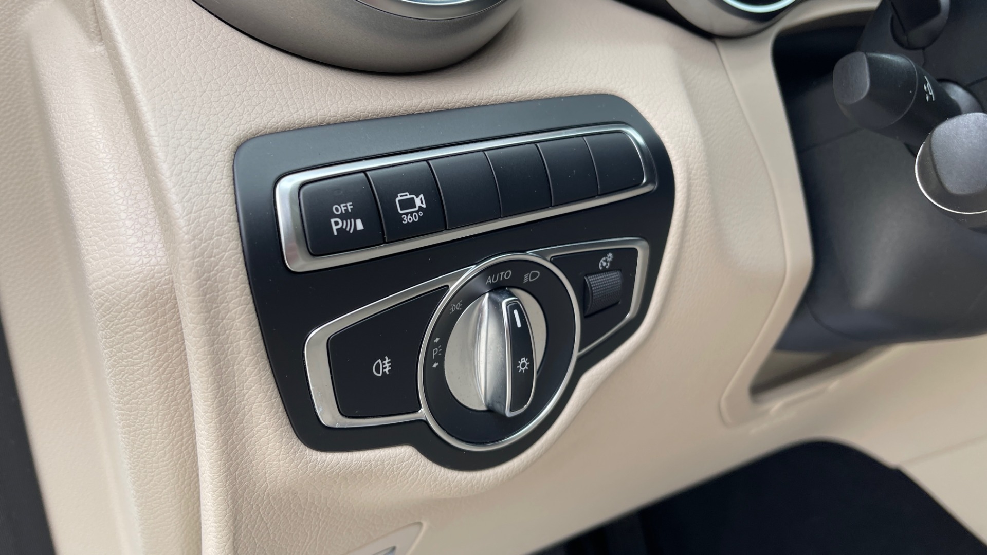 Used 2018 Mercedes-Benz GLC 300 PREMIUM / PANO-ROOF / HTD STS / PARK ASST / REARVIEW for sale Sold at Formula Imports in Charlotte NC 28227 26
