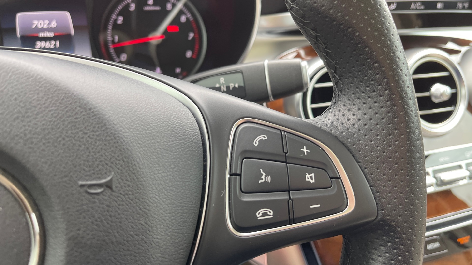 Used 2018 Mercedes-Benz GLC 300 PREMIUM / PANO-ROOF / HTD STS / PARK ASST / REARVIEW for sale Sold at Formula Imports in Charlotte NC 28227 32