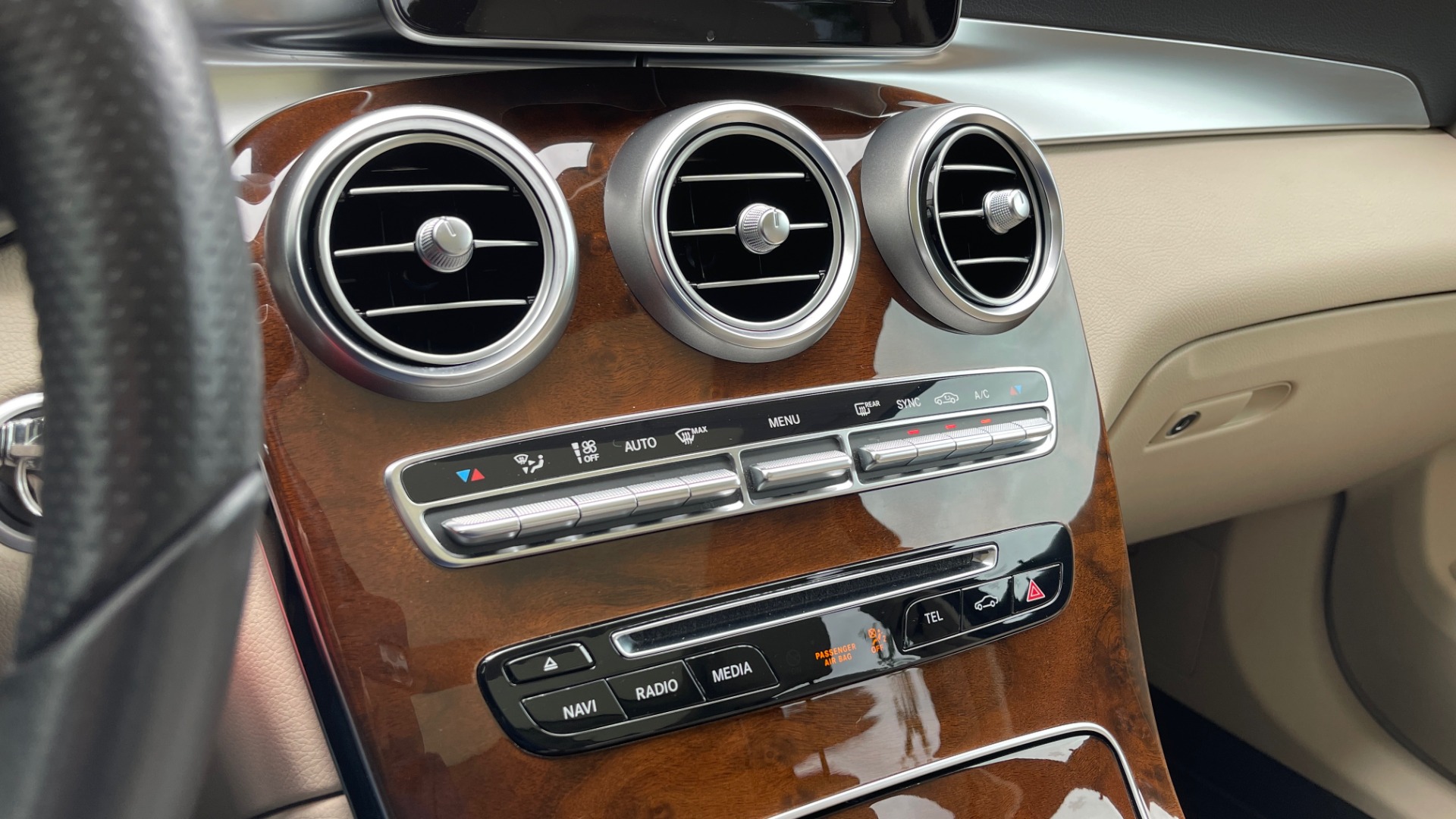 Used 2018 Mercedes-Benz GLC 300 PREMIUM / PANO-ROOF / HTD STS / PARK ASST / REARVIEW for sale Sold at Formula Imports in Charlotte NC 28227 37