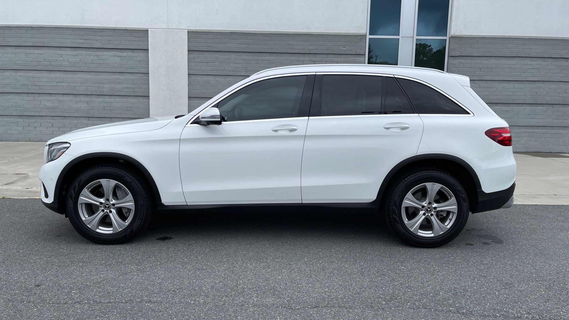 Used 2018 Mercedes-Benz GLC 300 PREMIUM / PANO-ROOF / HTD STS / PARK ASST / REARVIEW for sale Sold at Formula Imports in Charlotte NC 28227 4