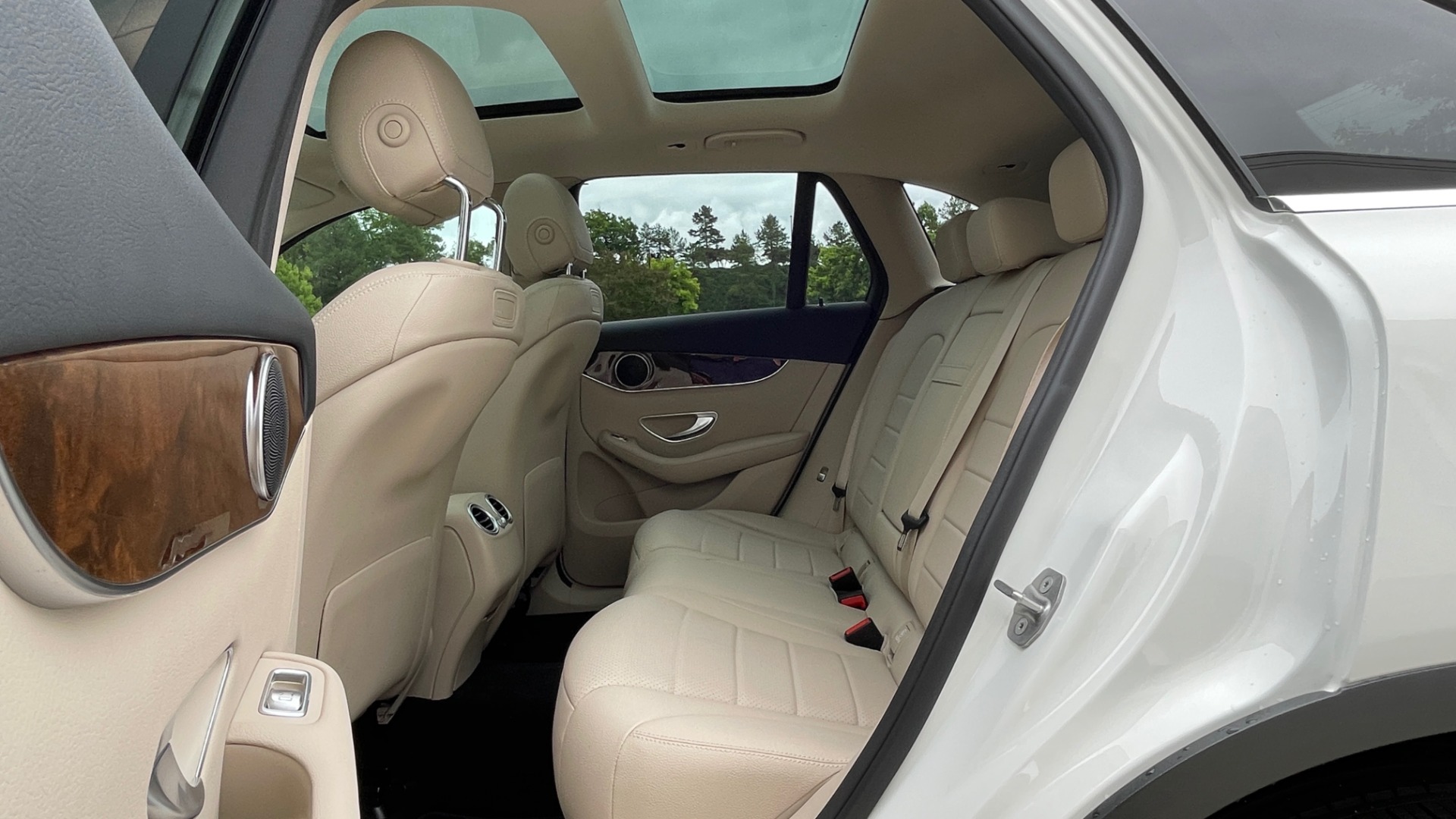 Used 2018 Mercedes-Benz GLC 300 PREMIUM / PANO-ROOF / HTD STS / PARK ASST / REARVIEW for sale Sold at Formula Imports in Charlotte NC 28227 46