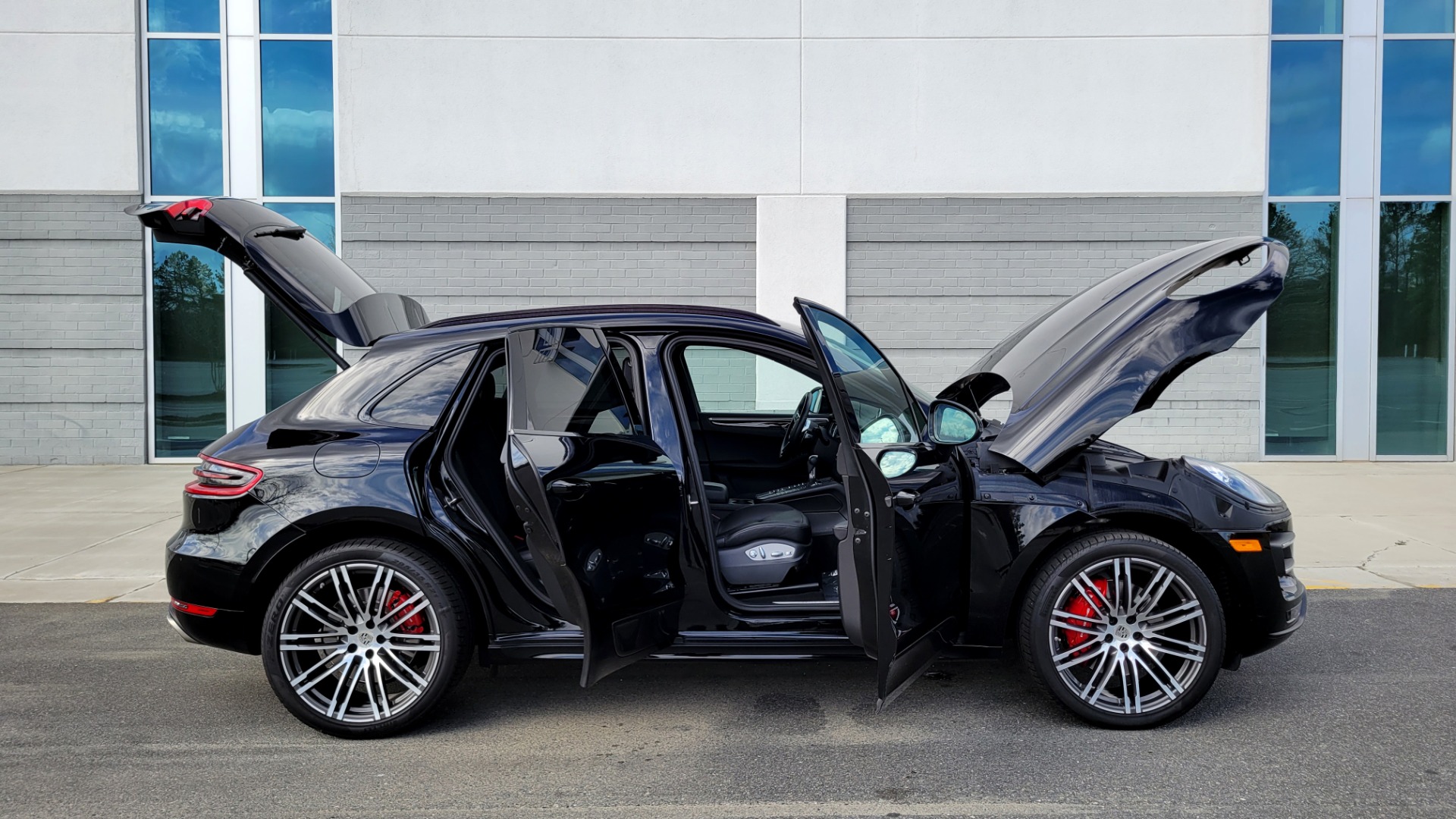 Used 2016 Porsche MACAN TURBO 3.6L PREMIUM / NAV / BOSE / SUNROOF / REARVIEW for sale Sold at Formula Imports in Charlotte NC 28227 12
