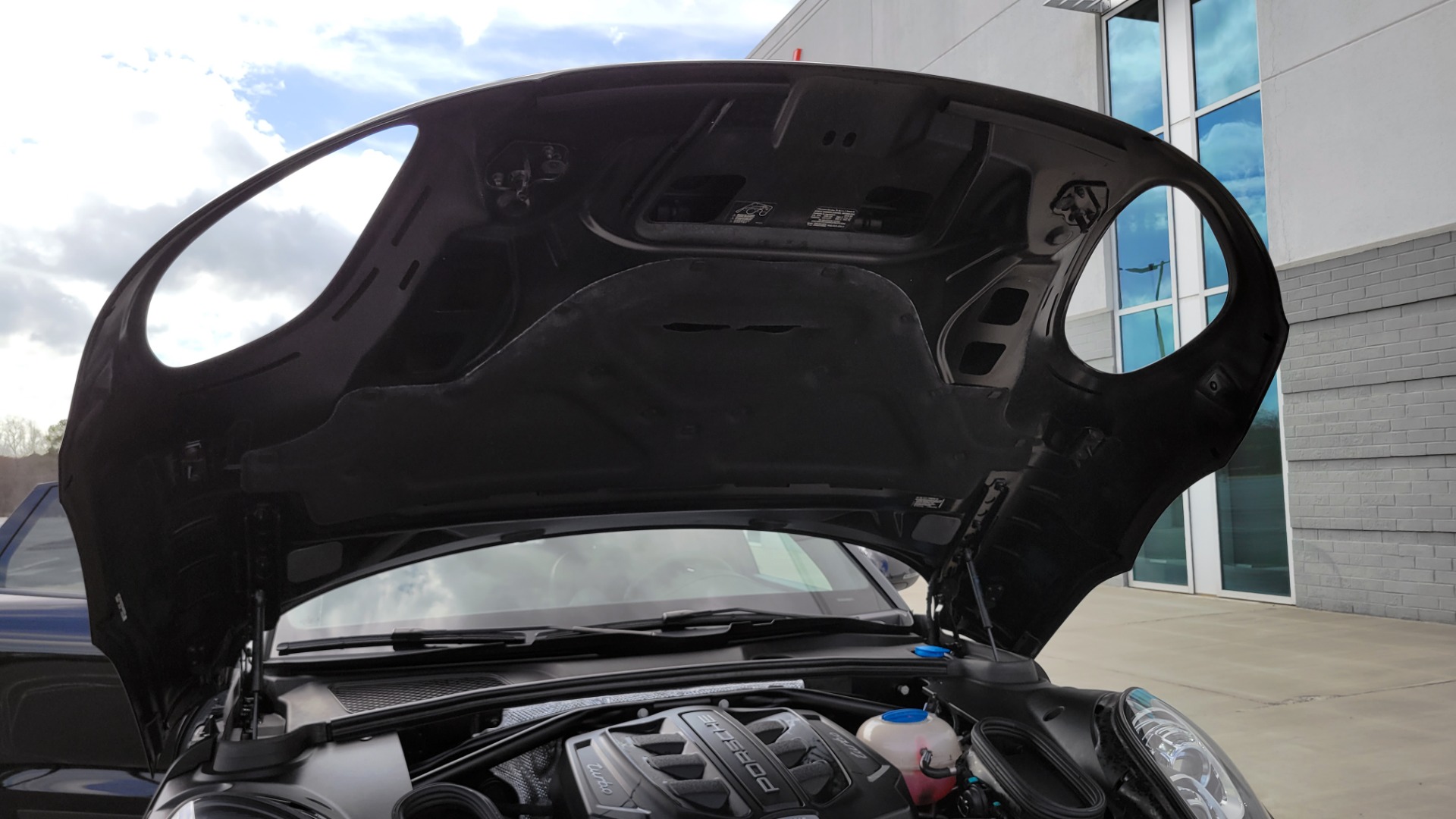 Used 2016 Porsche MACAN TURBO 3.6L PREMIUM / NAV / BOSE / SUNROOF / REARVIEW for sale Sold at Formula Imports in Charlotte NC 28227 17