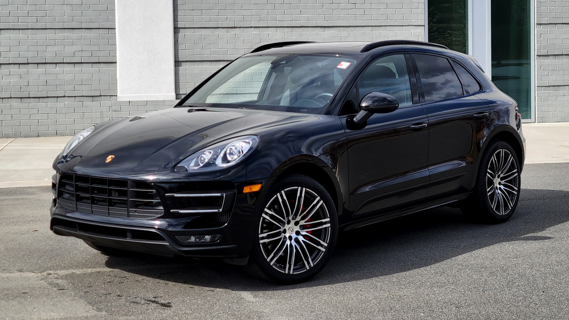 Used 2016 Porsche MACAN TURBO 3.6L PREMIUM / NAV / BOSE / SUNROOF / REARVIEW for sale Sold at Formula Imports in Charlotte NC 28227 4