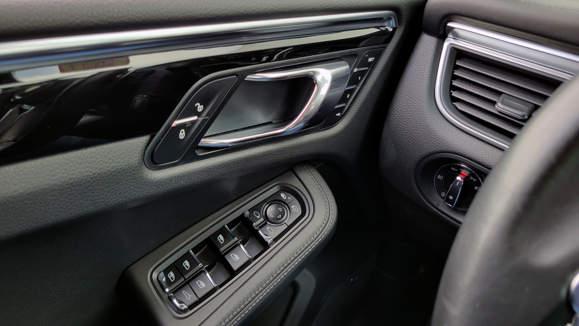Used 2016 Porsche MACAN TURBO 3.6L PREMIUM / NAV / BOSE / SUNROOF / REARVIEW for sale Sold at Formula Imports in Charlotte NC 28227 47