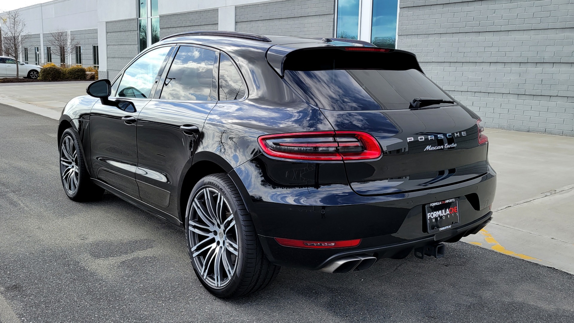 Used 2016 Porsche MACAN TURBO 3.6L PREMIUM / NAV / BOSE / SUNROOF / REARVIEW for sale Sold at Formula Imports in Charlotte NC 28227 5