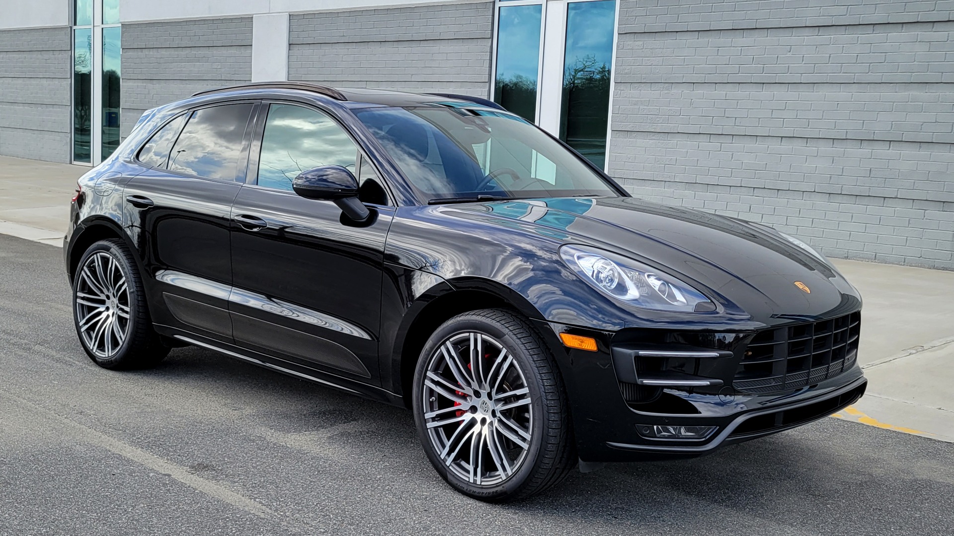 Used 2016 Porsche MACAN TURBO 3.6L PREMIUM / NAV / BOSE / SUNROOF / REARVIEW for sale Sold at Formula Imports in Charlotte NC 28227 6
