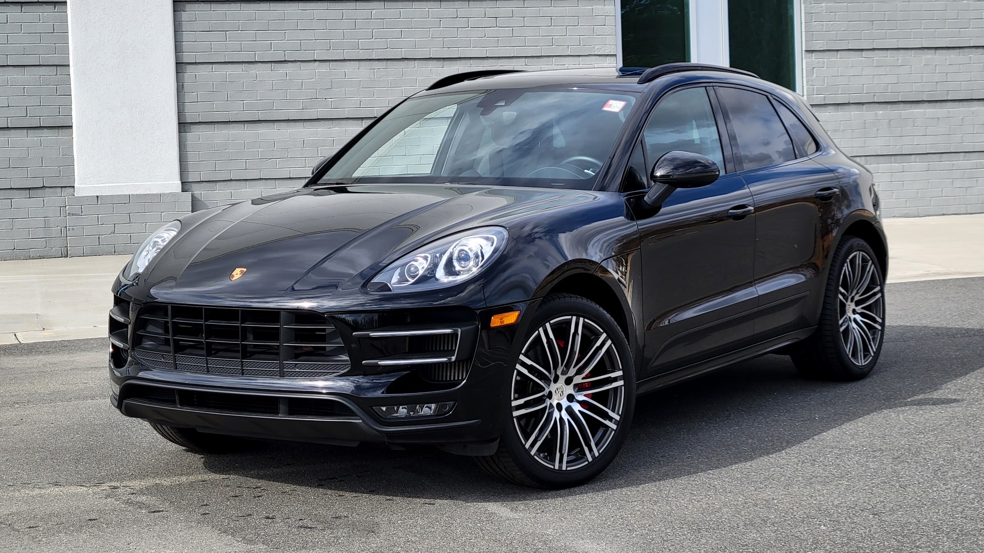 Used 2016 Porsche MACAN TURBO 3.6L PREMIUM / NAV / BOSE / SUNROOF / REARVIEW for sale Sold at Formula Imports in Charlotte NC 28227 1