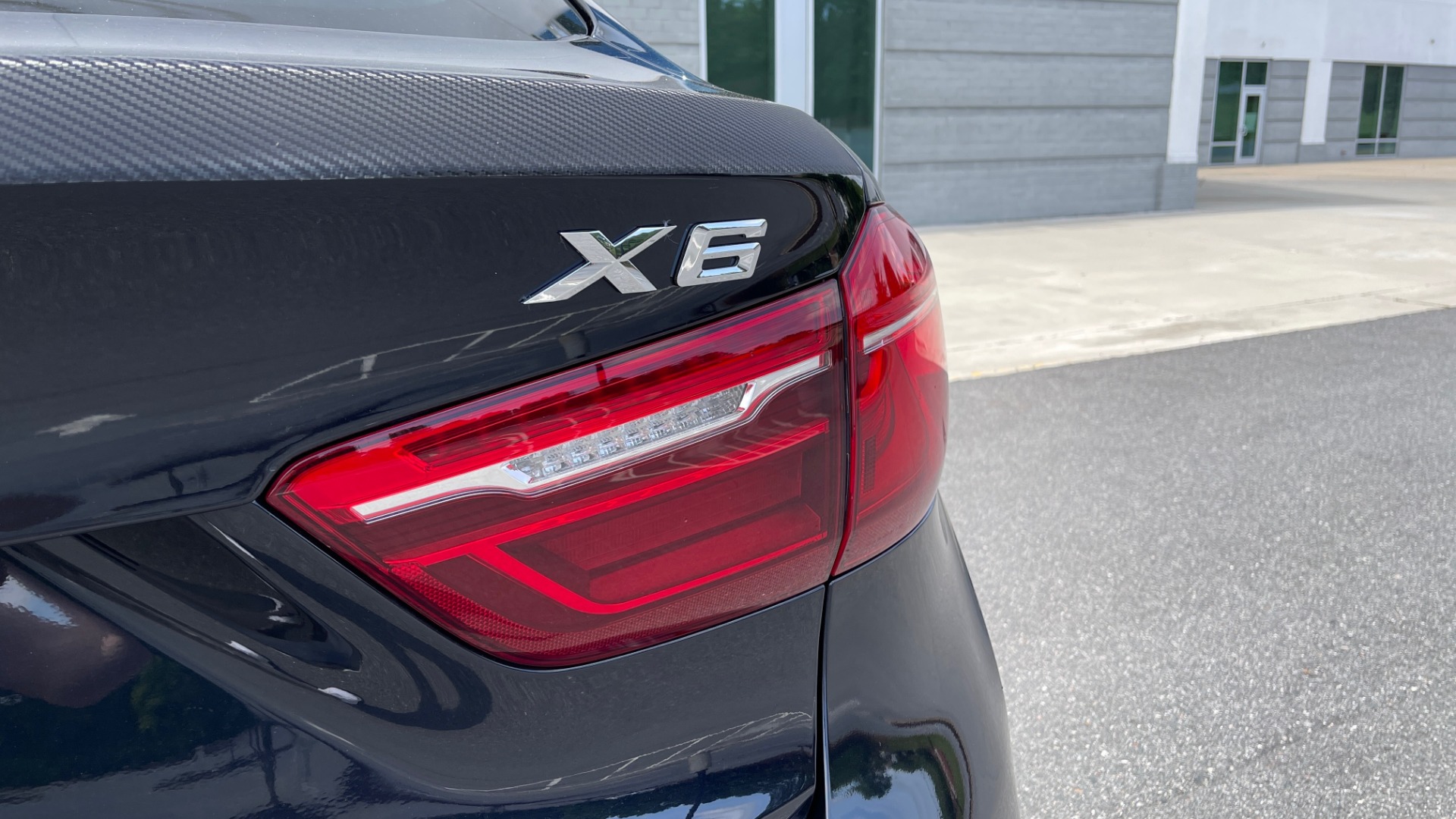 Used 2018 BMW X6 XDRIVE35I M-SPORT / DRVR ASST / PRK ASST / H/K SND / APPLE / WIRELESS CHARG for sale Sold at Formula Imports in Charlotte NC 28227 26