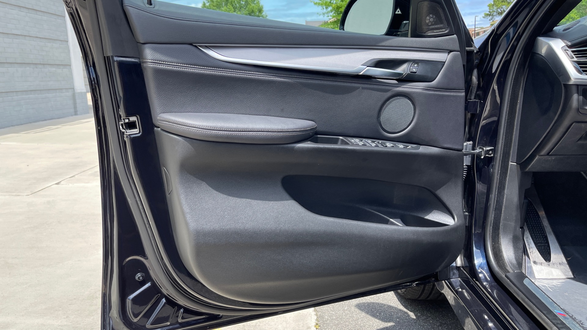 Used 2018 BMW X6 XDRIVE35I M-SPORT / DRVR ASST / PRK ASST / H/K SND / APPLE / WIRELESS CHARG for sale Sold at Formula Imports in Charlotte NC 28227 28