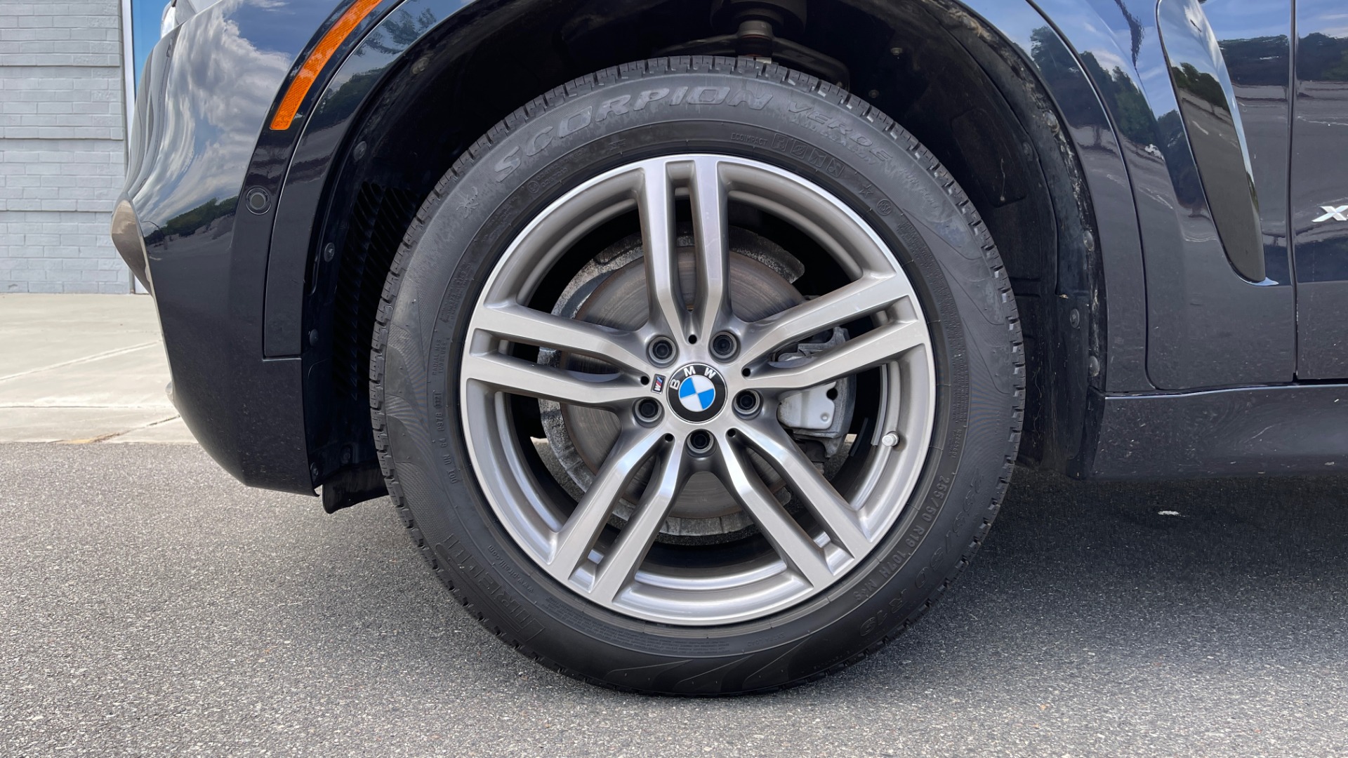 Used 2018 BMW X6 XDRIVE35I M-SPORT / DRVR ASST / PRK ASST / H/K SND / APPLE / WIRELESS CHARG for sale Sold at Formula Imports in Charlotte NC 28227 69