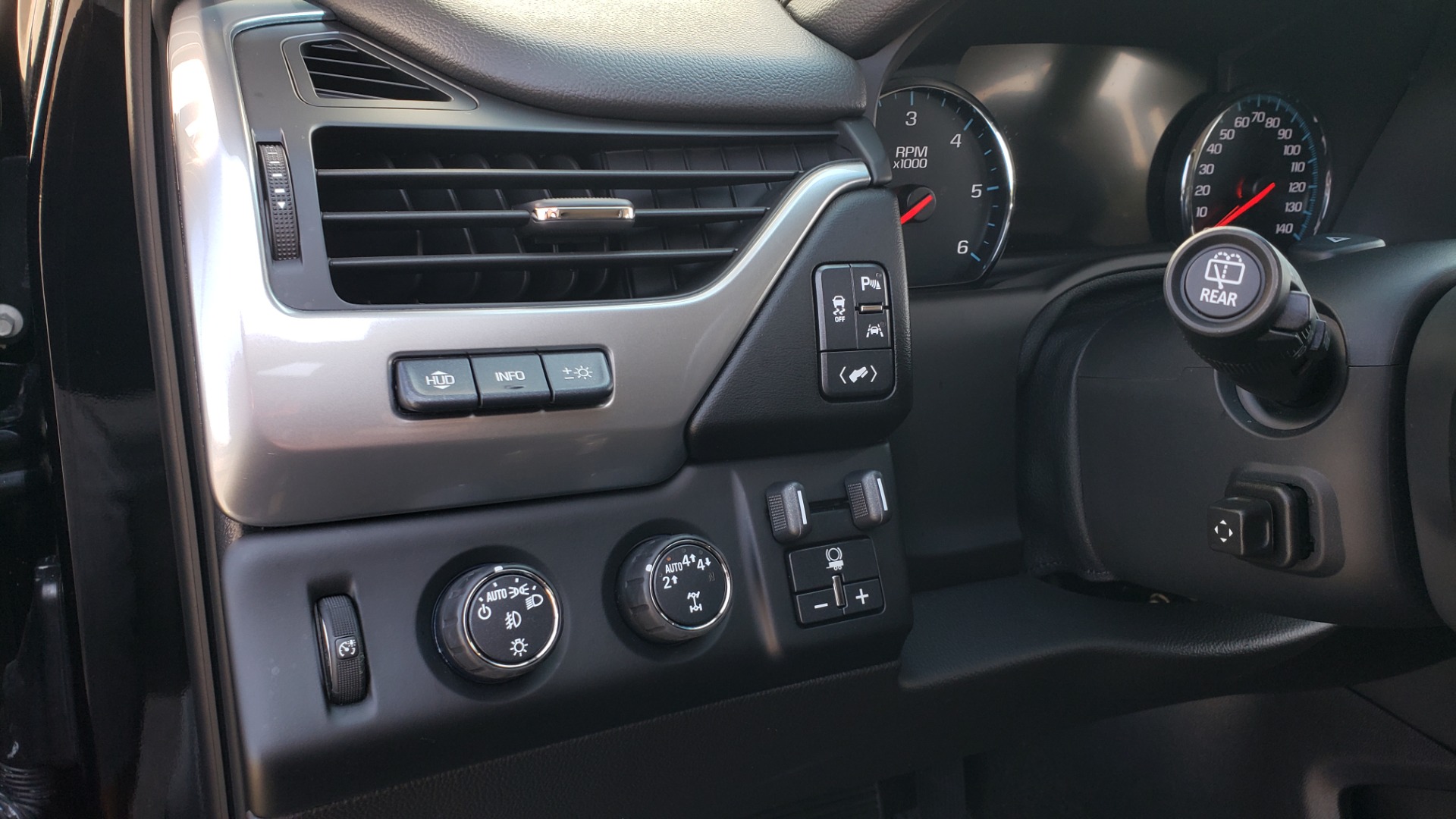 Used 2018 Chevrolet TAHOE PREMIER RST / 4X4 / NAV / BOSE / SUNROOF / 3-ROW / REARVIEW for sale $65,995 at Formula Imports in Charlotte NC 28227 39