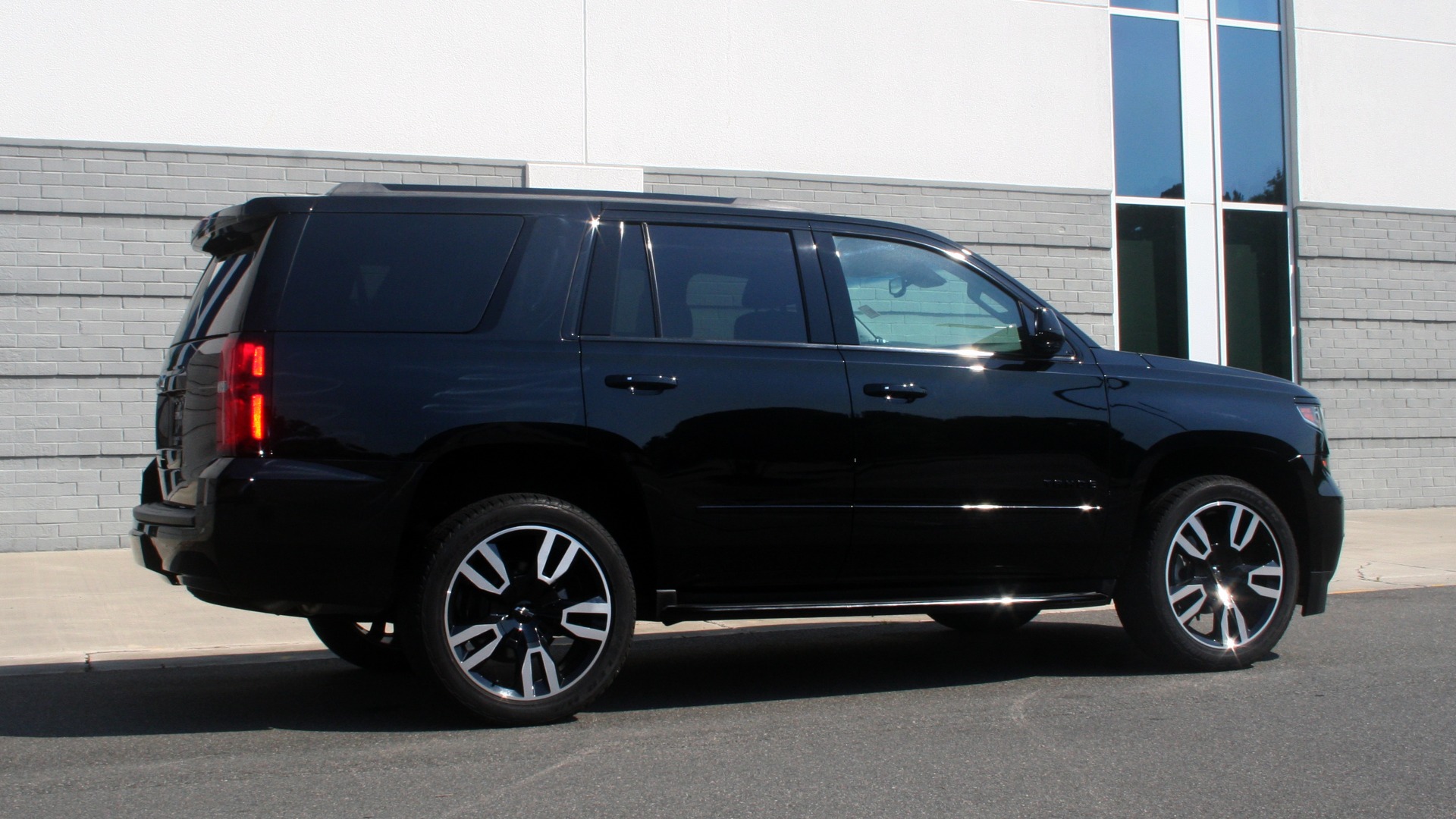 Used 2018 Chevrolet TAHOE PREMIER RST / 4X4 / NAV / BOSE / SUNROOF / 3-ROW / REARVIEW for sale $65,995 at Formula Imports in Charlotte NC 28227 8