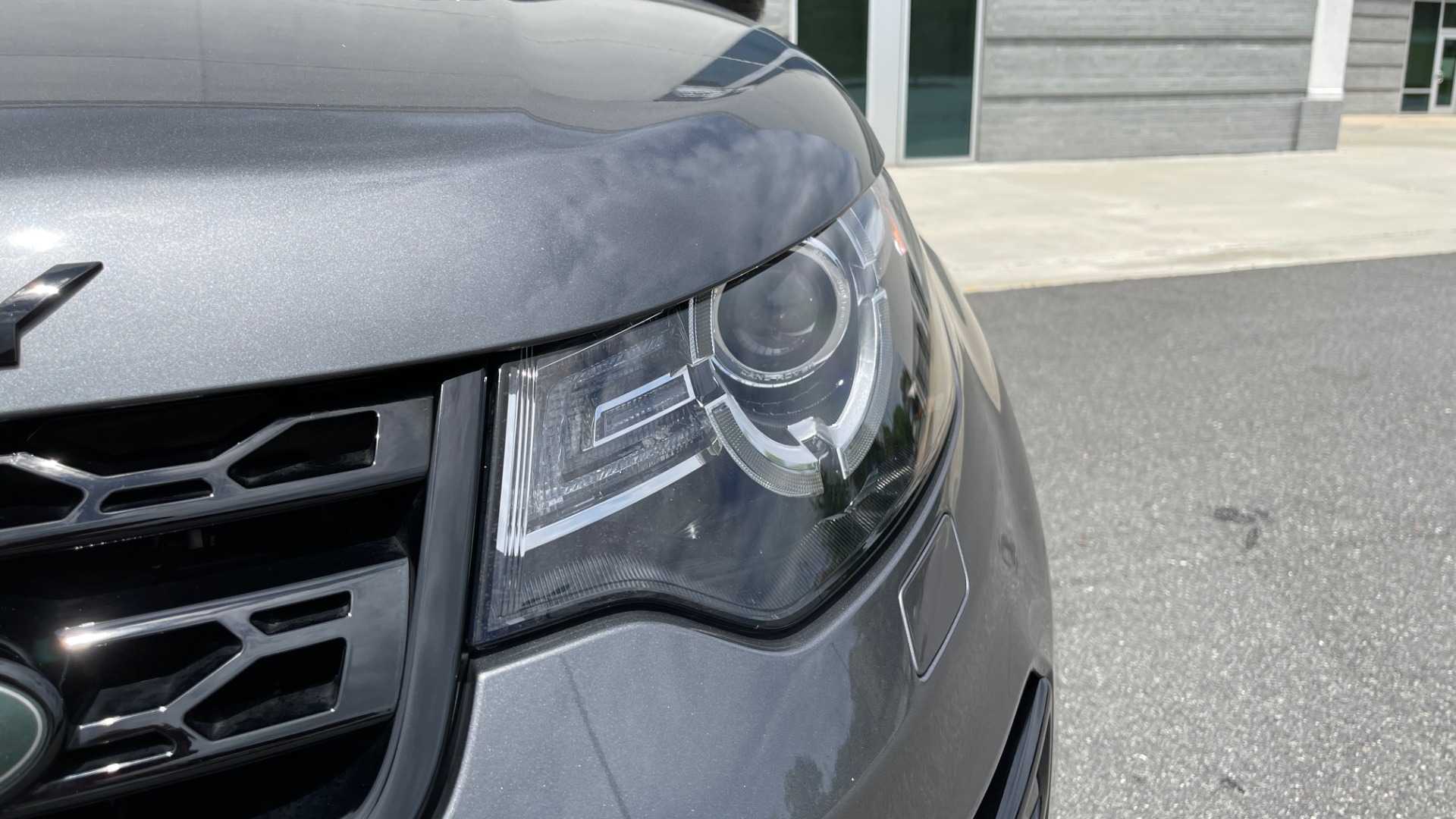 Used 2018 Land Rover DISCOVERY SPORT HSE 4WD / NAV / PANO-ROOF / MERIDIAN SND / HTD STS / LANE ASST / REARVIEW for sale Sold at Formula Imports in Charlotte NC 28227 12