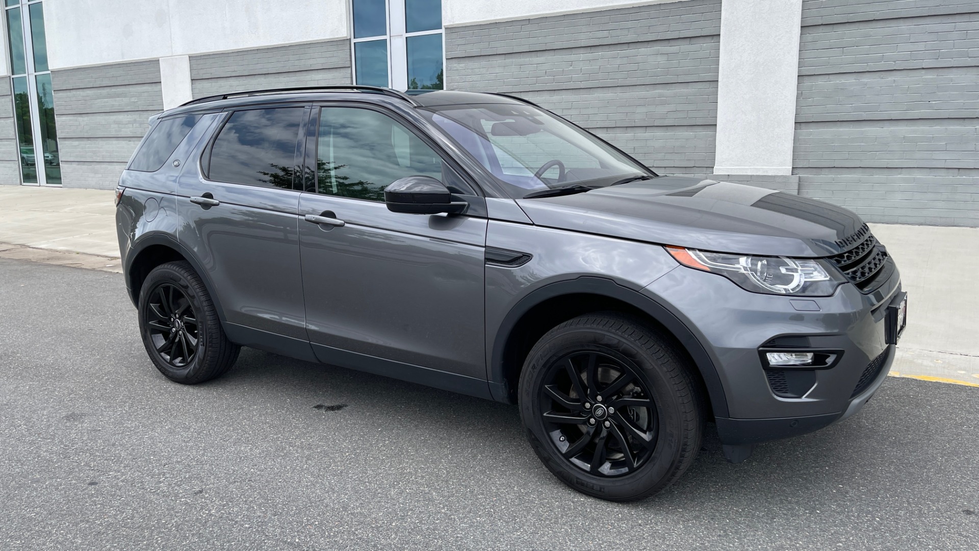 Used 2018 Land Rover DISCOVERY SPORT HSE 4WD / NAV / PANO-ROOF / MERIDIAN SND / HTD STS / LANE ASST / REARVIEW for sale Sold at Formula Imports in Charlotte NC 28227 27