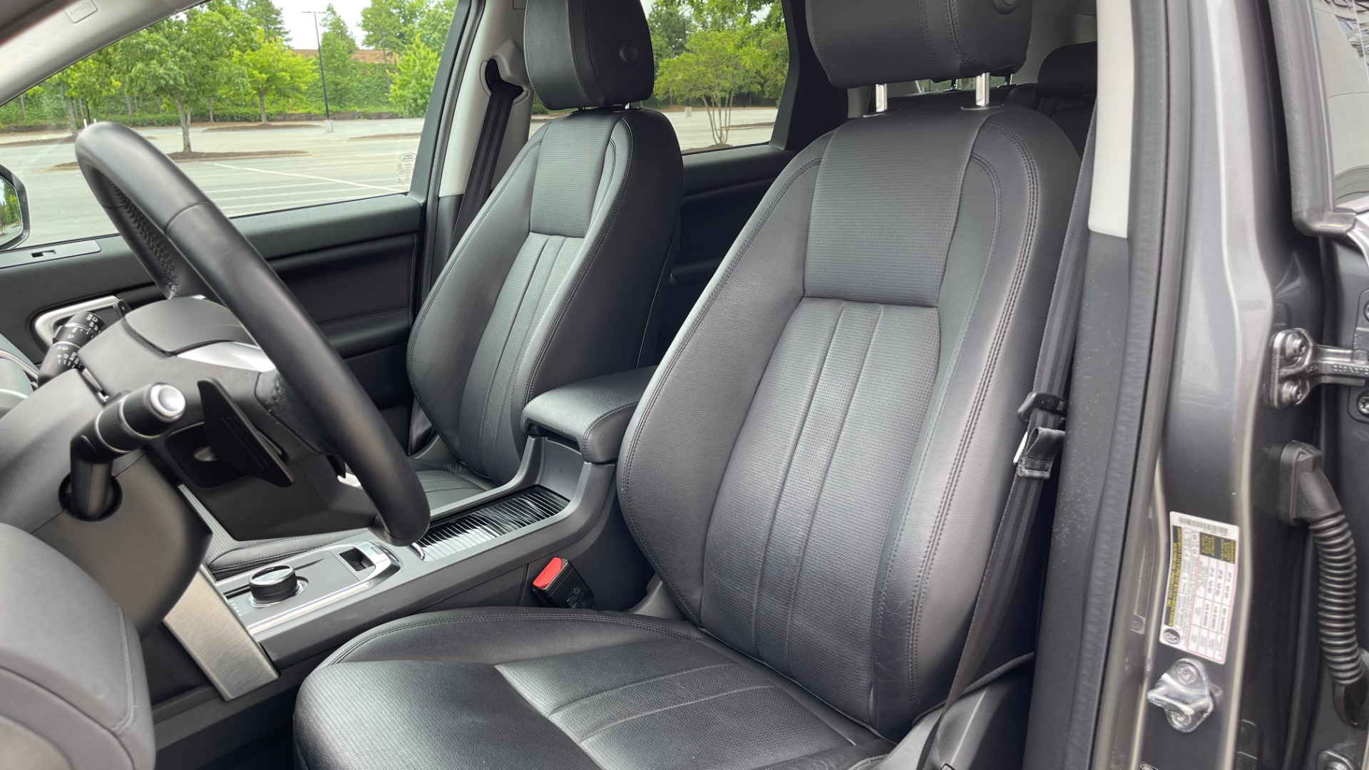 Used 2018 Land Rover DISCOVERY SPORT HSE 4WD / NAV / PANO-ROOF / MERIDIAN SND / HTD STS / LANE ASST / REARVIEW for sale Sold at Formula Imports in Charlotte NC 28227 31