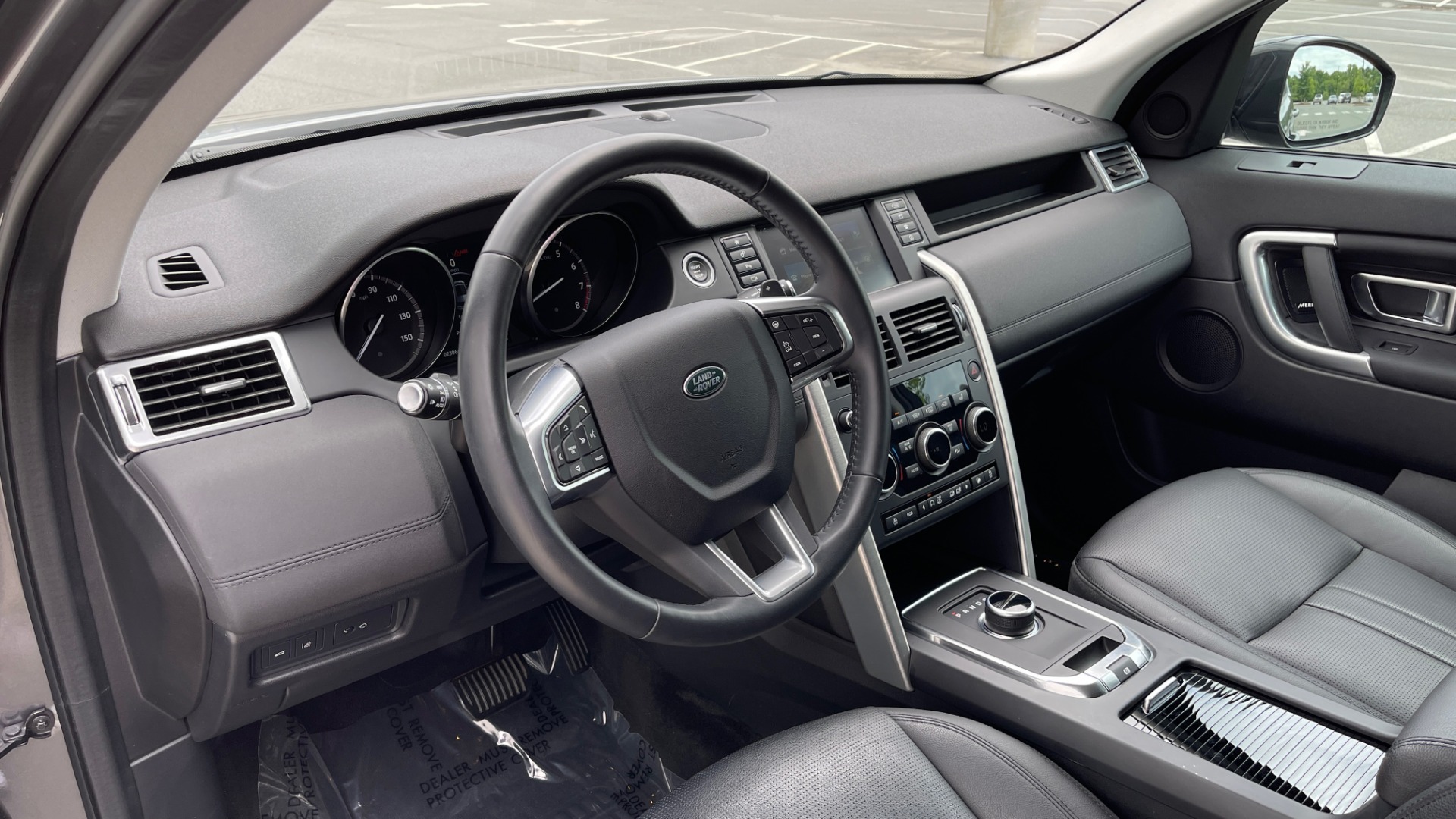 Used 2018 Land Rover DISCOVERY SPORT HSE 4WD / NAV / PANO-ROOF / MERIDIAN SND / HTD STS / LANE ASST / REARVIEW for sale Sold at Formula Imports in Charlotte NC 28227 37