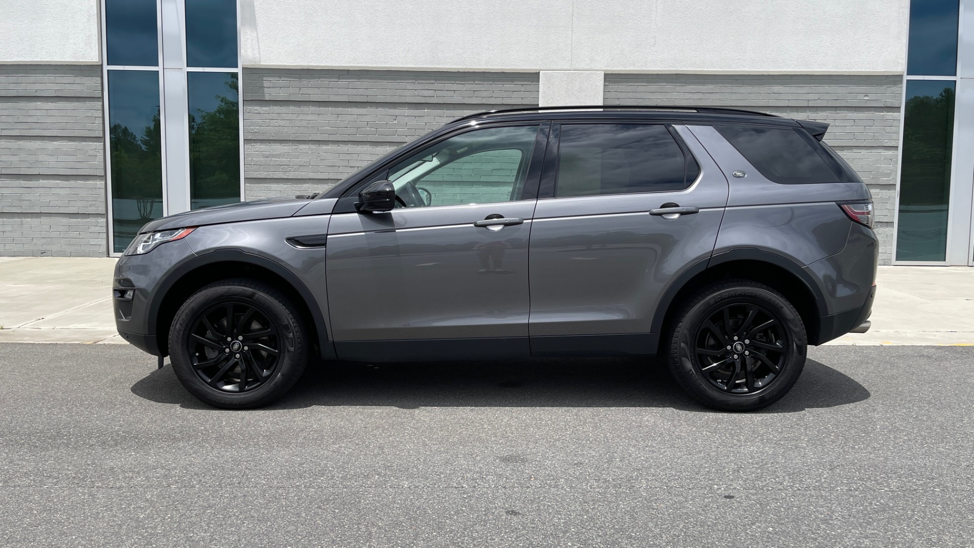 Used 2018 Land Rover DISCOVERY SPORT HSE 4WD / NAV / PANO-ROOF / MERIDIAN SND / HTD STS / LANE ASST / REARVIEW for sale Sold at Formula Imports in Charlotte NC 28227 4