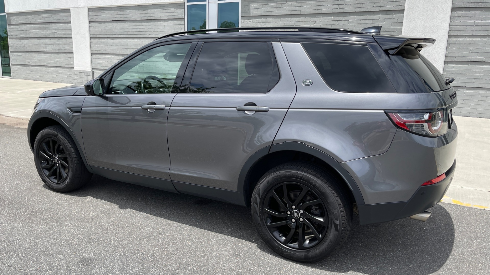 Used 2018 Land Rover DISCOVERY SPORT HSE 4WD / NAV / PANO-ROOF / MERIDIAN SND / HTD STS / LANE ASST / REARVIEW for sale Sold at Formula Imports in Charlotte NC 28227 5