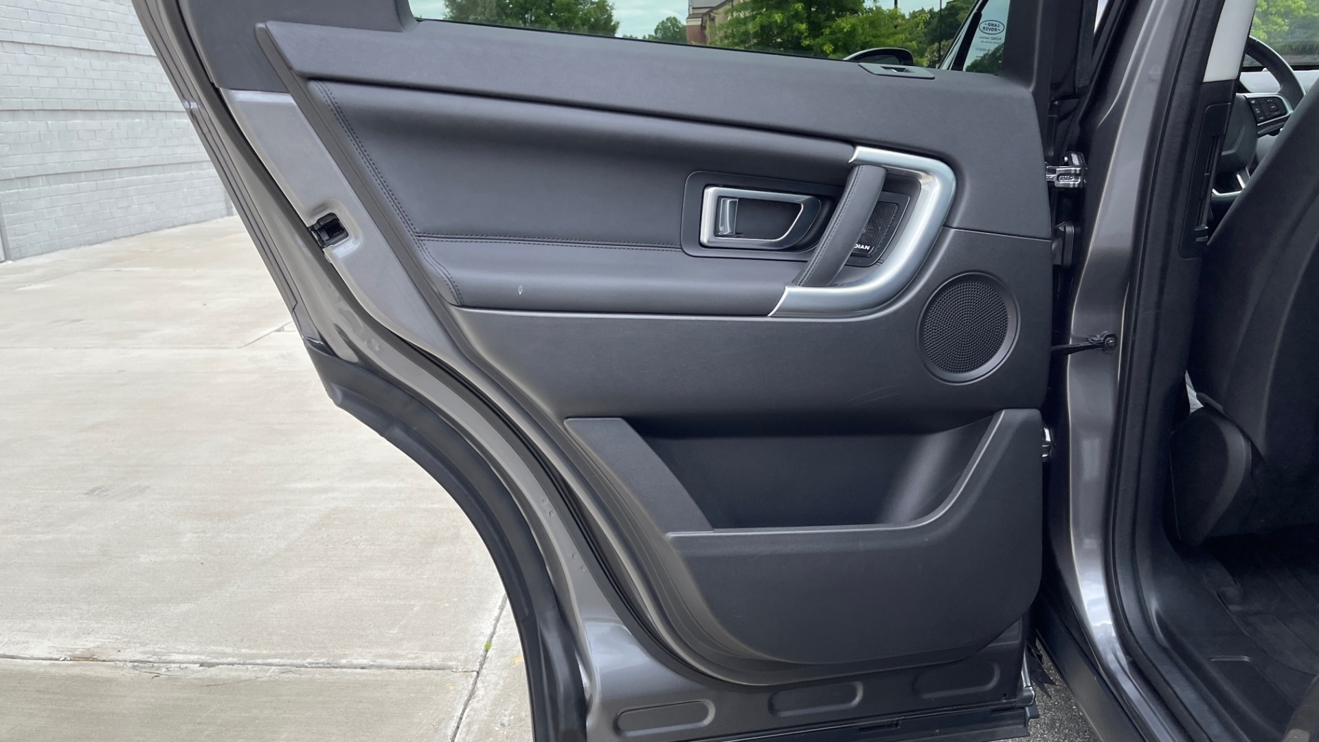 Used 2018 Land Rover DISCOVERY SPORT HSE 4WD / NAV / PANO-ROOF / MERIDIAN SND / HTD STS / LANE ASST / REARVIEW for sale Sold at Formula Imports in Charlotte NC 28227 57