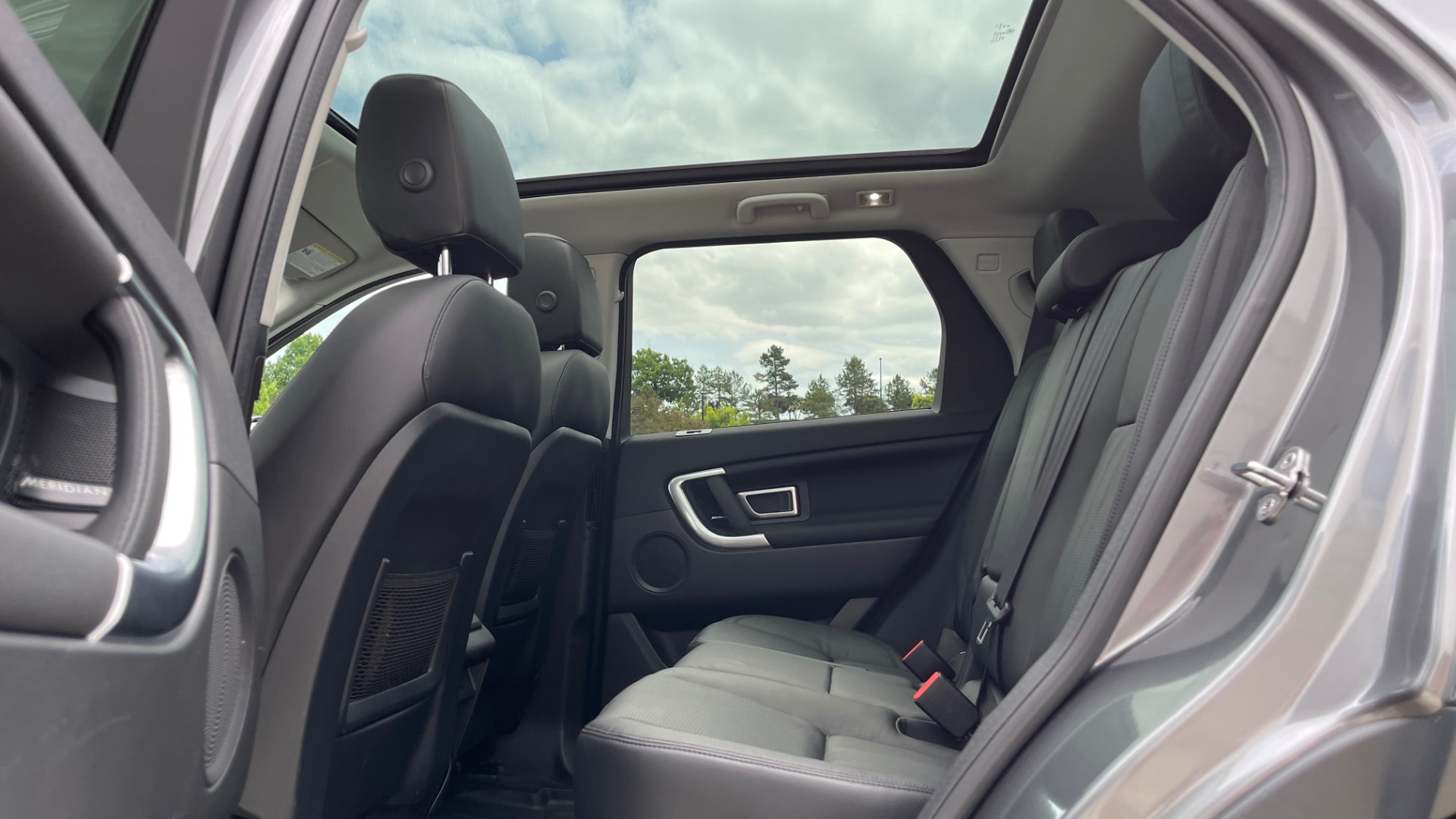 Used 2018 Land Rover DISCOVERY SPORT HSE 4WD / NAV / PANO-ROOF / MERIDIAN SND / HTD STS / LANE ASST / REARVIEW for sale Sold at Formula Imports in Charlotte NC 28227 59