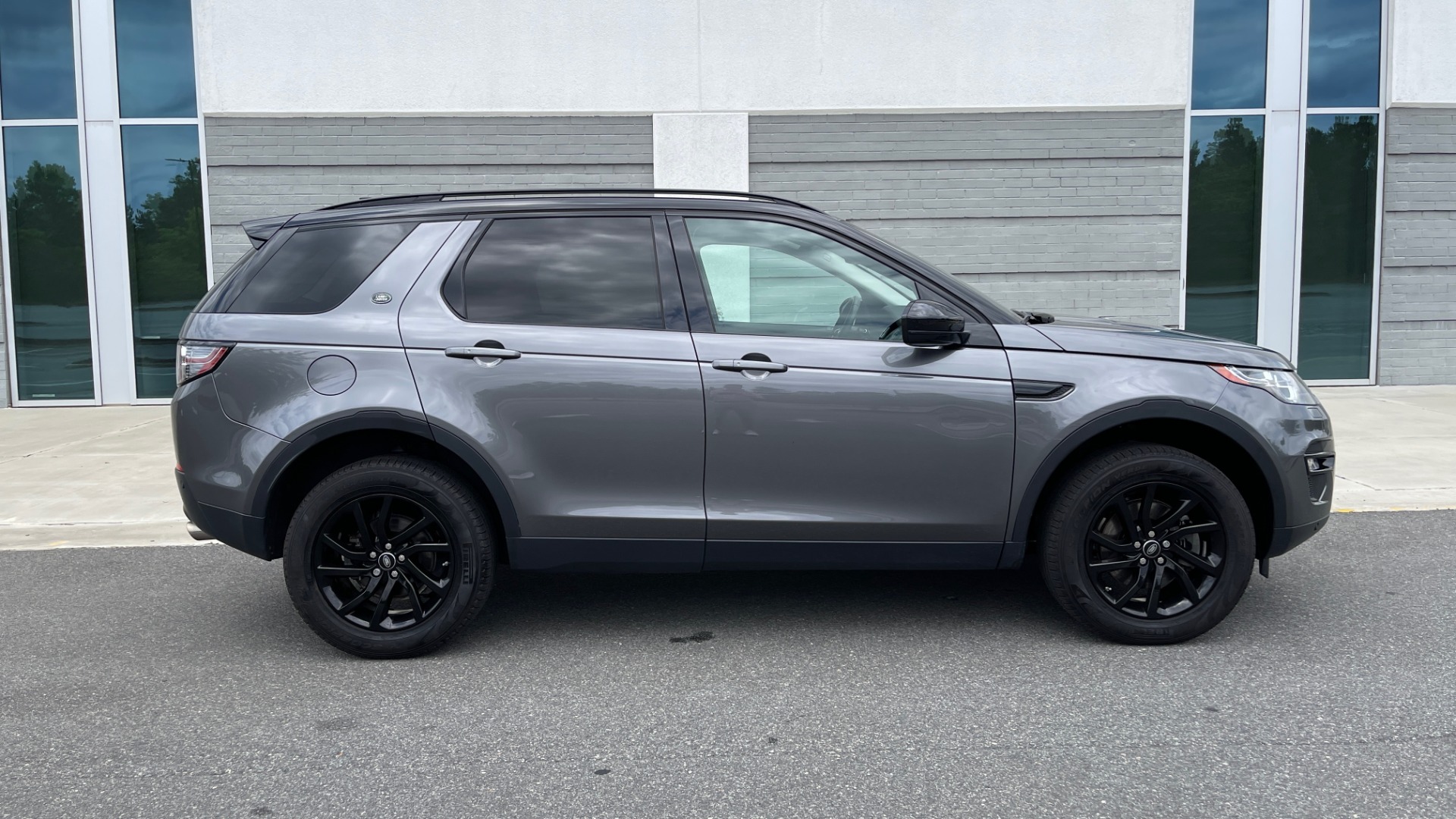 Used 2018 Land Rover DISCOVERY SPORT HSE 4WD / NAV / PANO-ROOF / MERIDIAN SND / HTD STS / LANE ASST / REARVIEW for sale Sold at Formula Imports in Charlotte NC 28227 6