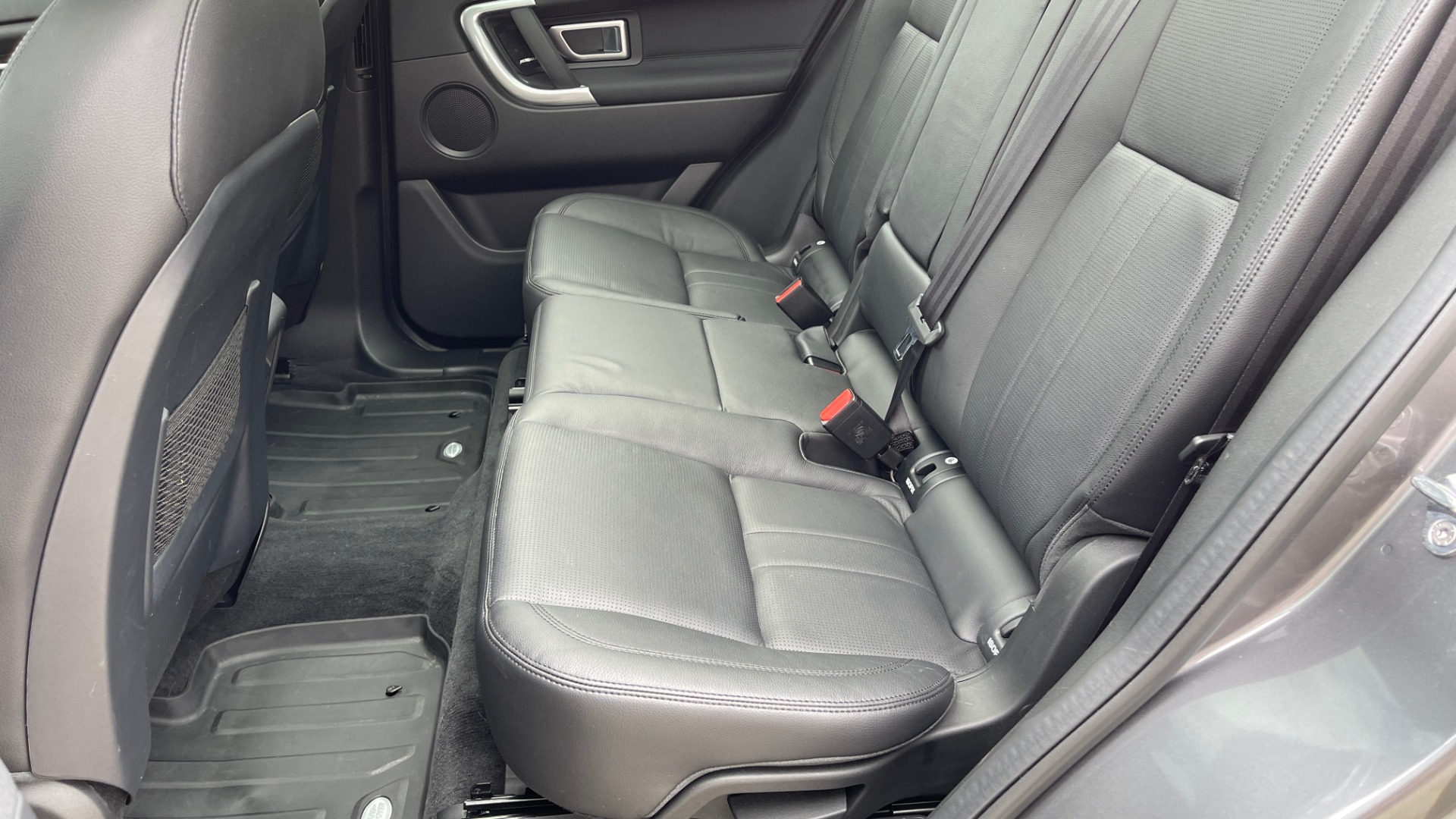 Used 2018 Land Rover DISCOVERY SPORT HSE 4WD / NAV / PANO-ROOF / MERIDIAN SND / HTD STS / LANE ASST / REARVIEW for sale Sold at Formula Imports in Charlotte NC 28227 60