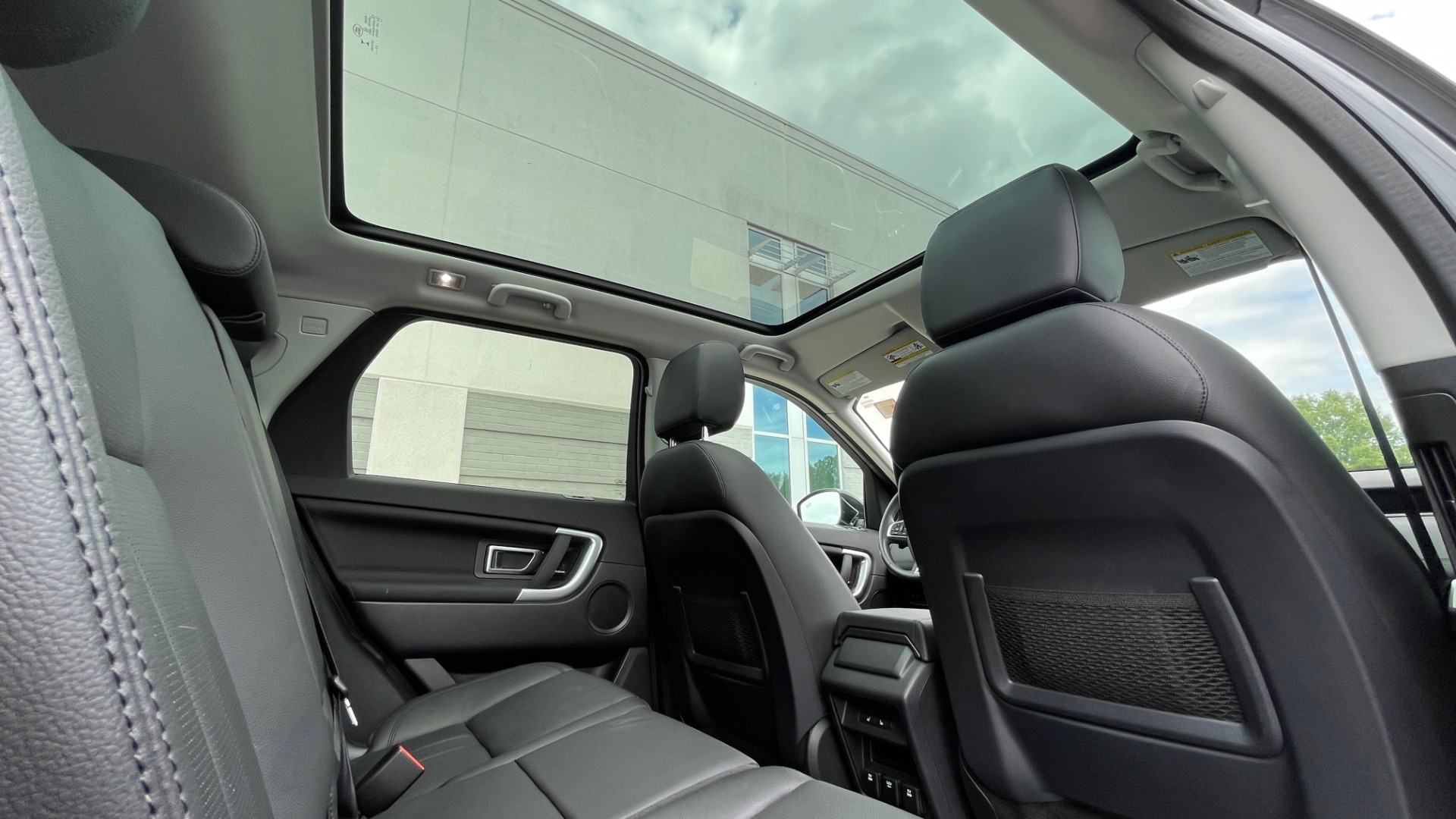 Used 2018 Land Rover DISCOVERY SPORT HSE 4WD / NAV / PANO-ROOF / MERIDIAN SND / HTD STS / LANE ASST / REARVIEW for sale Sold at Formula Imports in Charlotte NC 28227 67