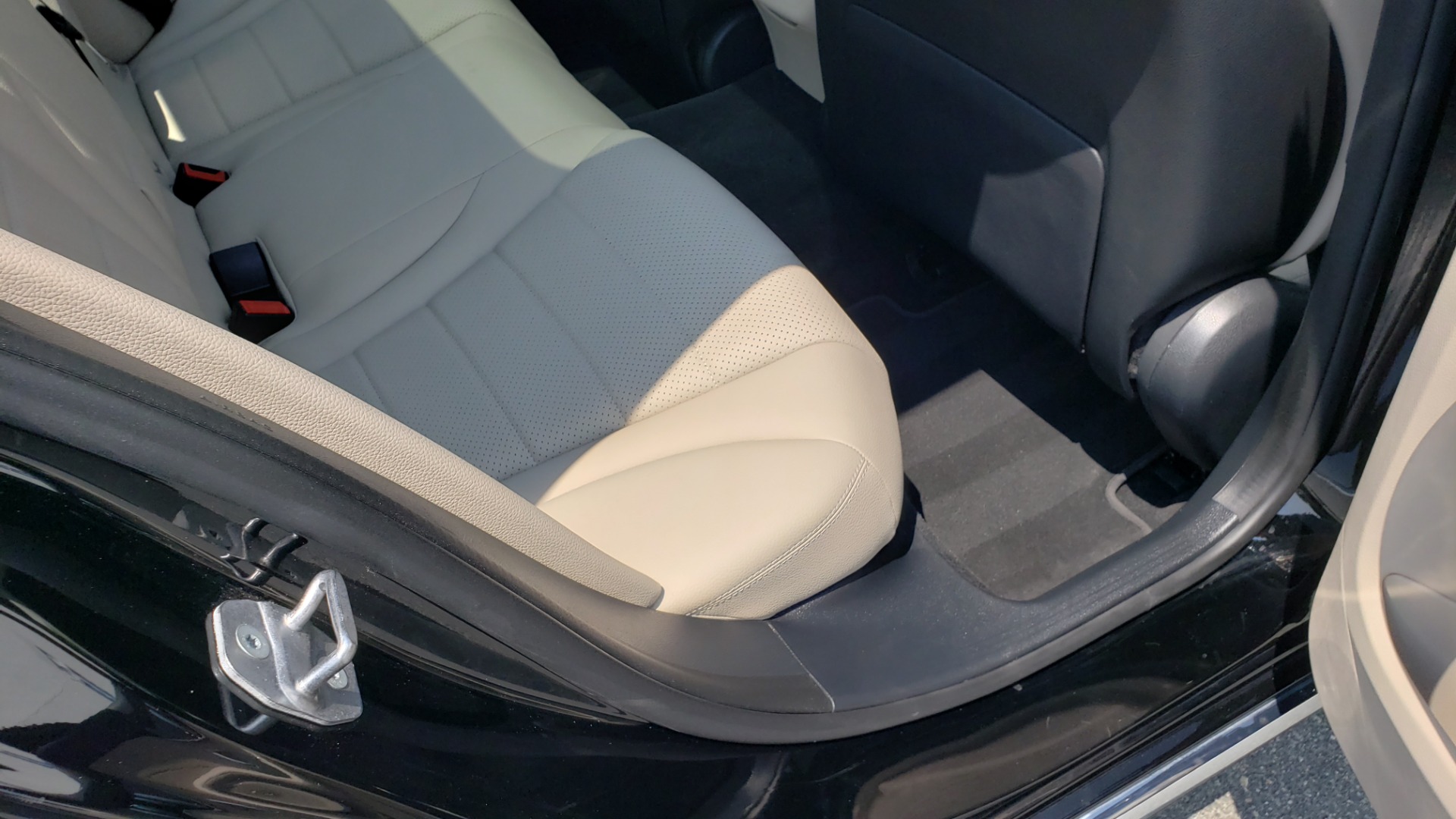 Used 2018 Mercedes-Benz C-CLASS C 300 4MATIC / PREMIUM / MULTIMEDIA / NAV / PANO-ROOF / BURMESTER for sale Sold at Formula Imports in Charlotte NC 28227 65